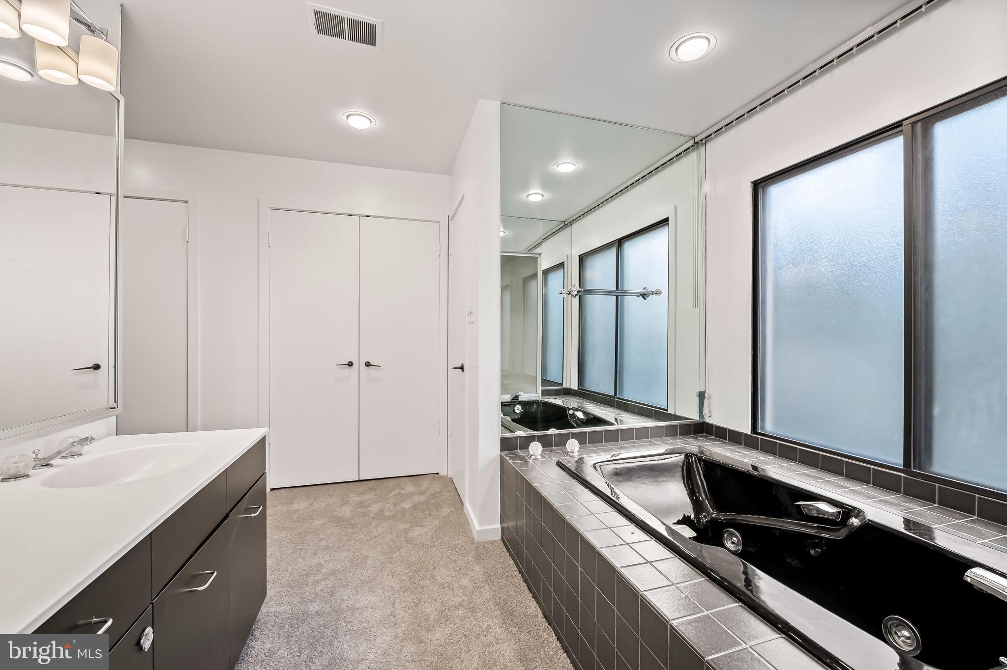 REGENCY PARK - Residential