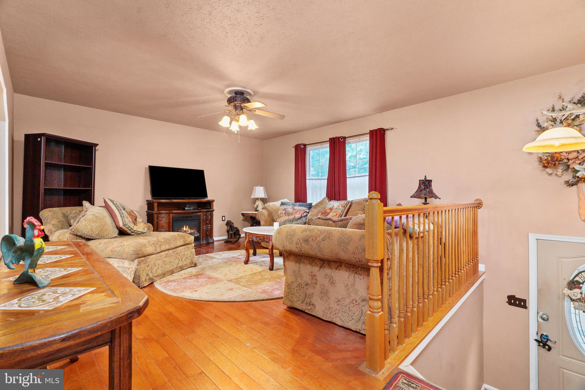 159 DEER HOLLOW LANE