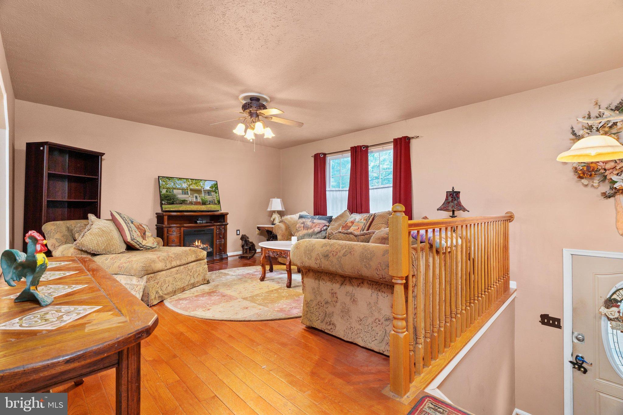 159 DEER HOLLOW LANE