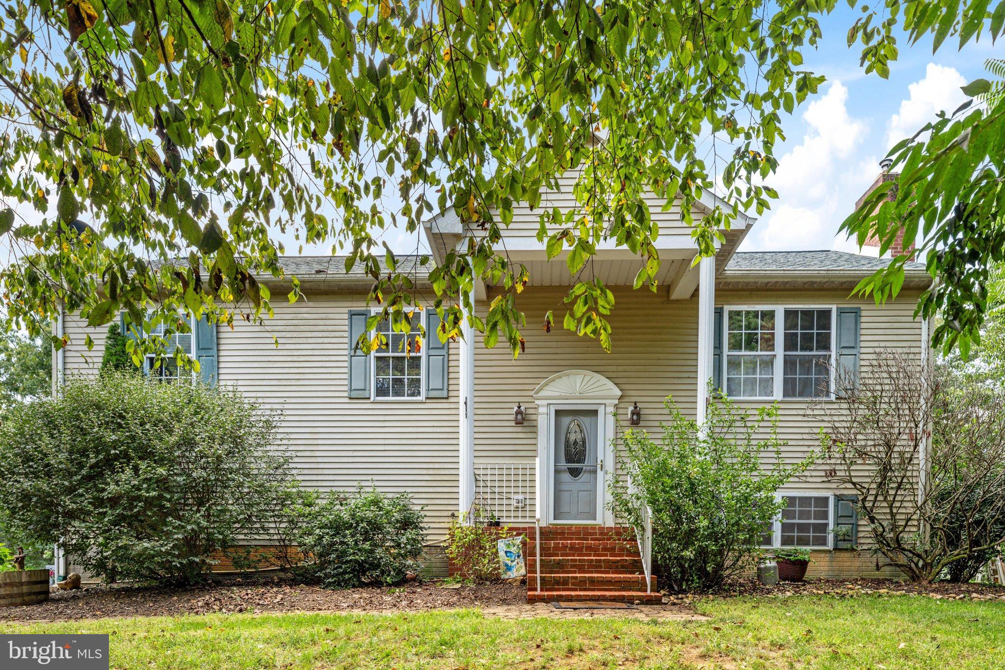159 DEER HOLLOW LANE