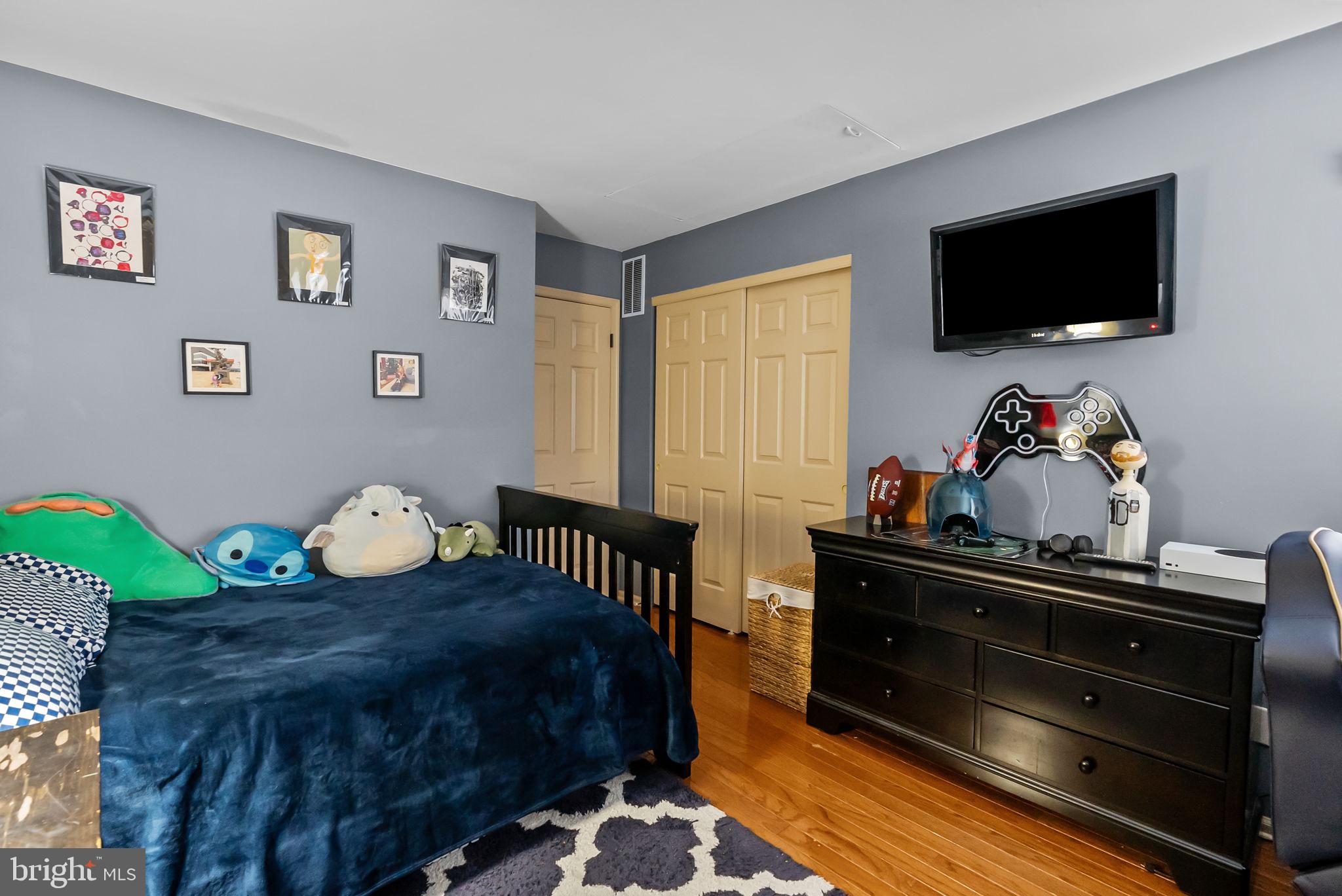 VILLAGE SHIRES - Residential