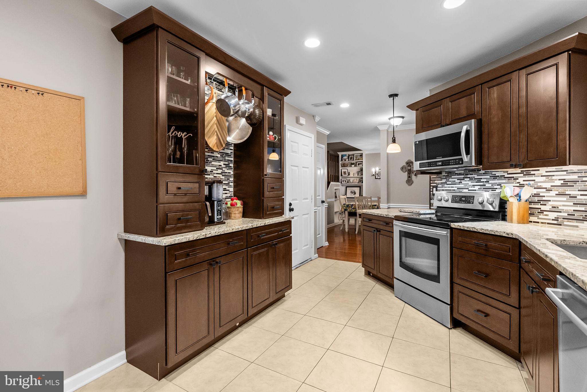 VILLAGE SHIRES - Residential