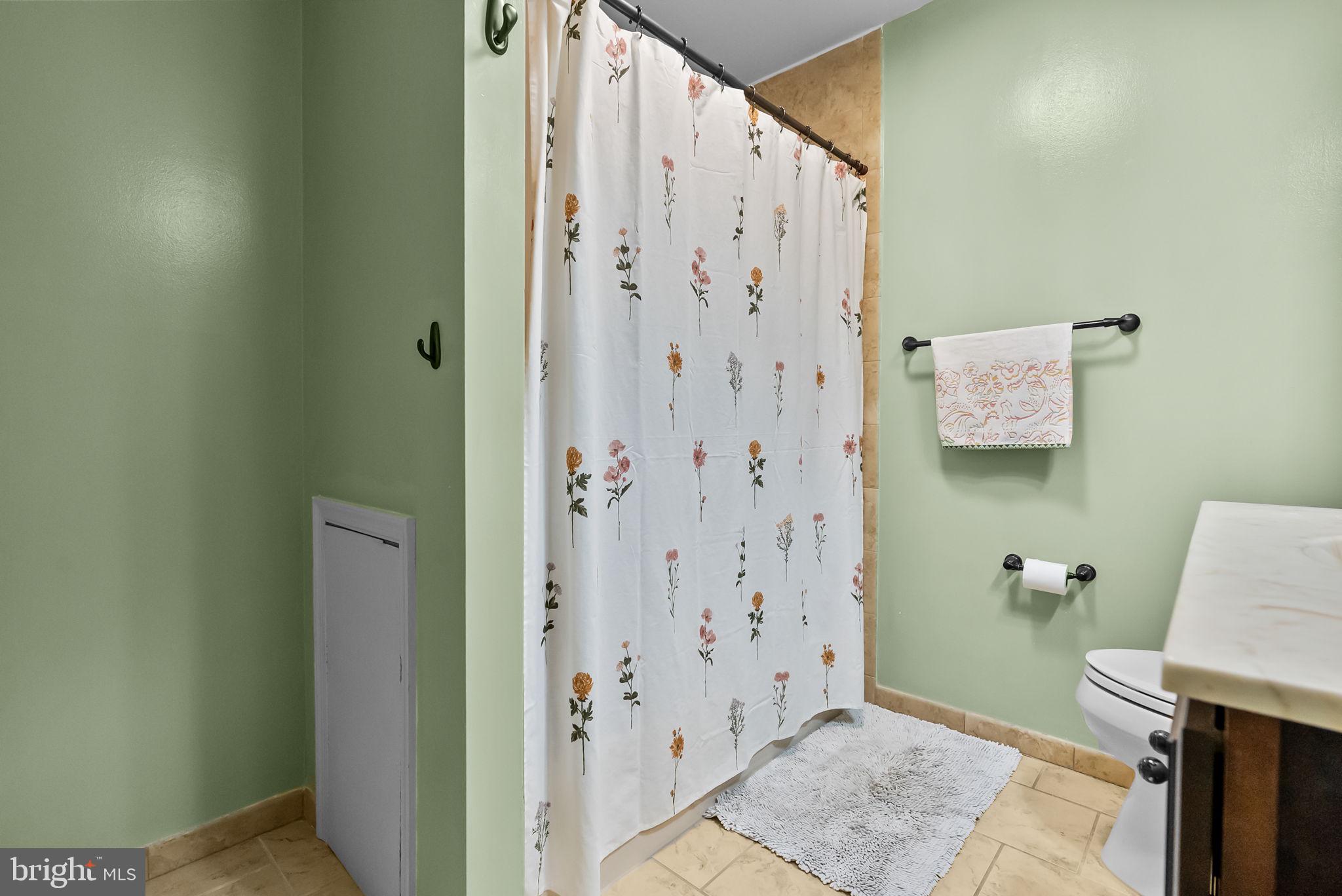 VILLAGE SHIRES - Residential