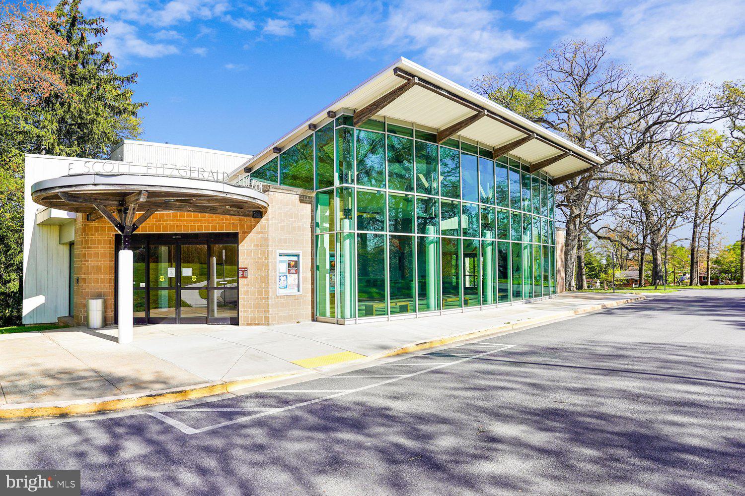 AMERICANA CENTRE - Residential