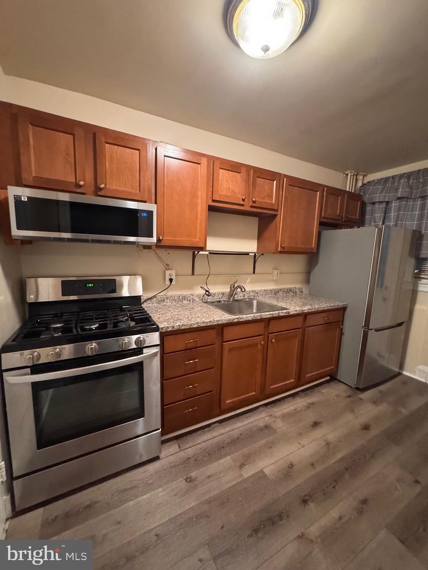 COME SEE THIS BEAUTIFUL UPDATED PROPERTY THAT HAS NO CARPET, EASY ACCESS ENTRANCE FROM PARKING SPACE IN DRIVEWAY. SHARED LAUNDRY IS IN THE BASEMENT OF BUILDING. THERE IS SPACE FOR A GRILL AND PATIO SET FOR OUT DOOR BONUS SPACE. MUST HAVE 650 CREDIT SCORE, PETS CASE BY CASE AND INCOME MUST BE 3X THE RENT AMOUT.