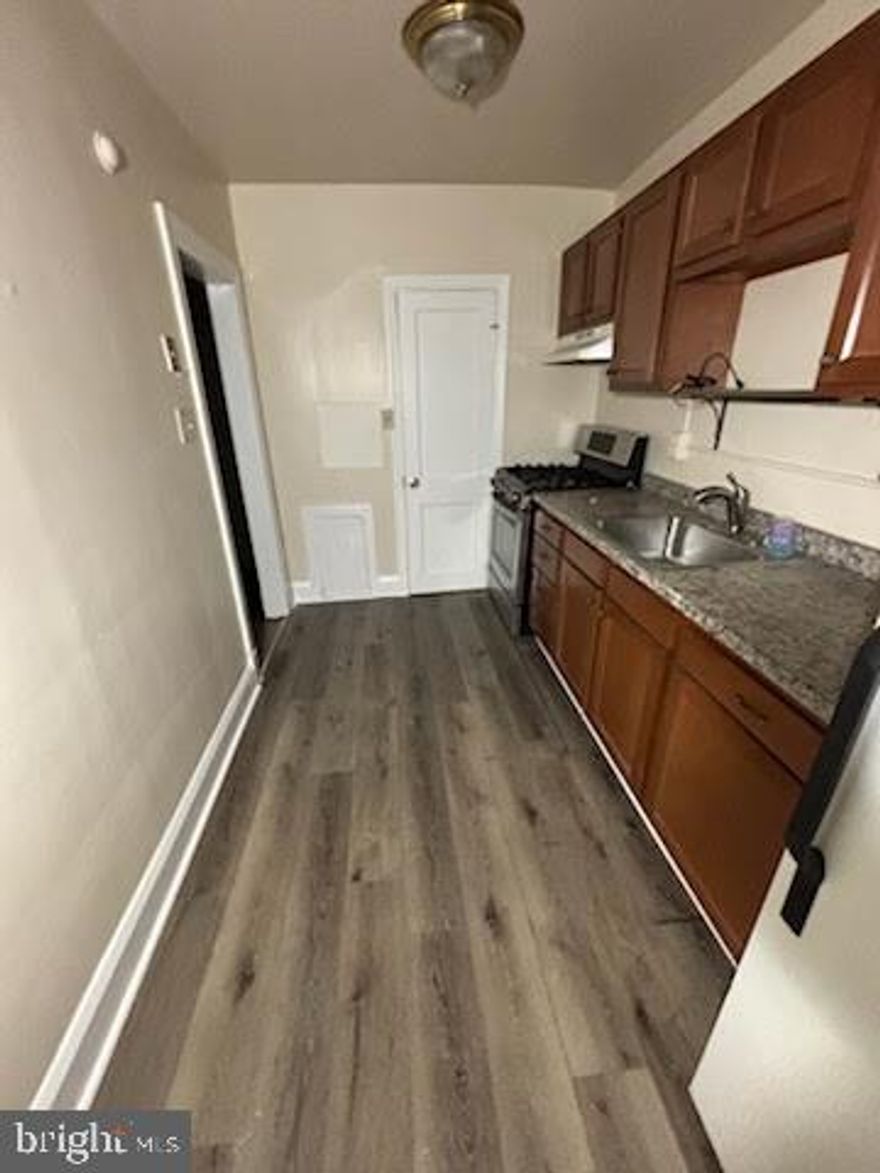 COME SEE THIS BEAUTIFUL UPDATED PROPERTY THAT HAS NO CARPET, EASY ACCESS ENTRANCE FROM PARKING SPACE IN DRIVEWAY. SHARED LAUNDRY IS IN THE BASEMENT OF BUILDING. THERE IS SPACE FOR A GRILL AND PATIO SET FOR OUT DOOR BONUS SPACE. MUST HAVE 650 CREDIT SCORE, PETS CASE BY CASE AND INCOME MUST BE 3X THE RENT AMOUT.