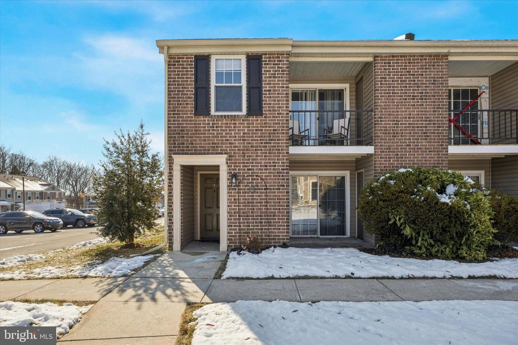 Photo of 94 Ramsgate Court #210 U-94, BLUE BELL, PA 19422 (MLS # PAMC2166118)