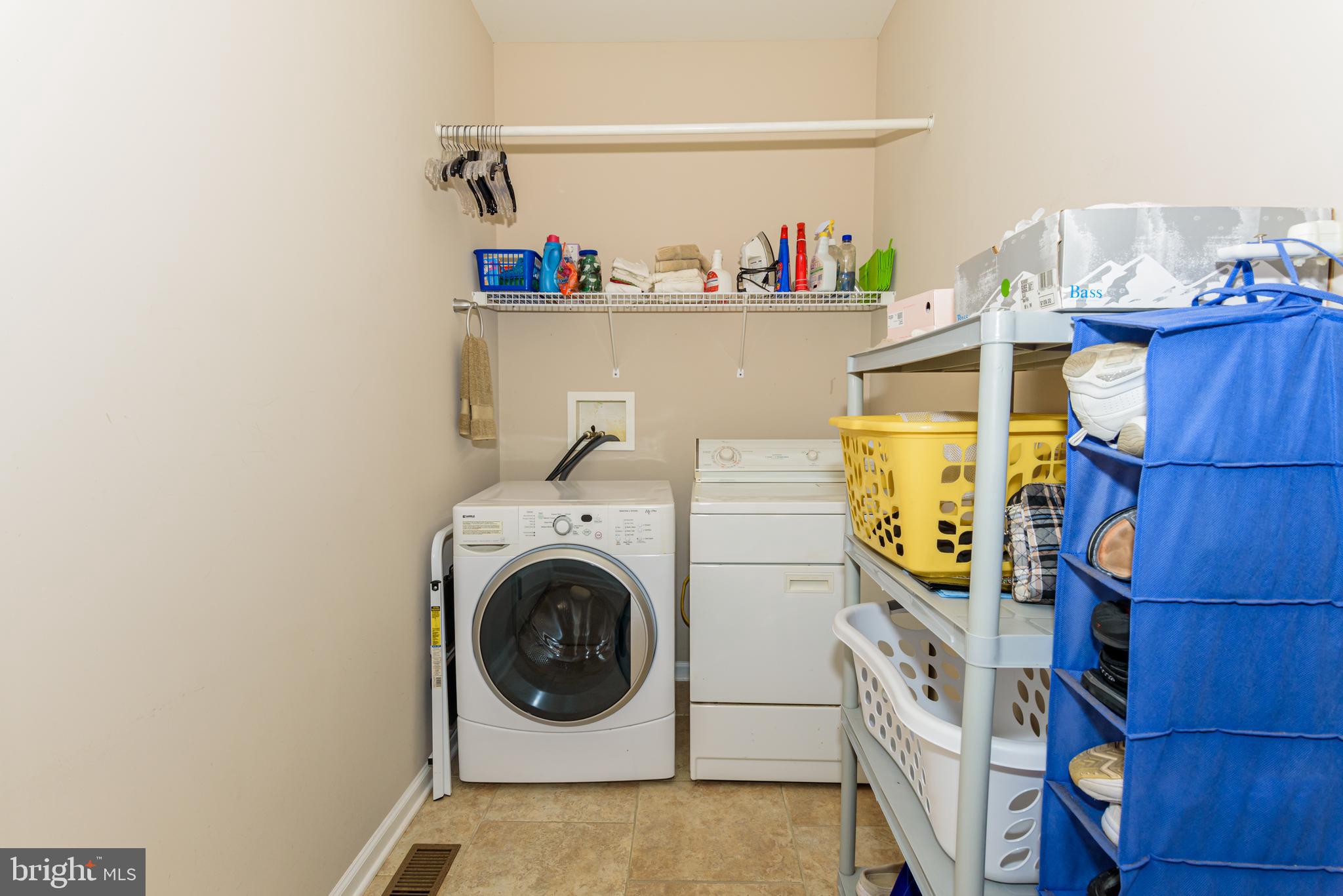 WHISPERING WOODS - Residential