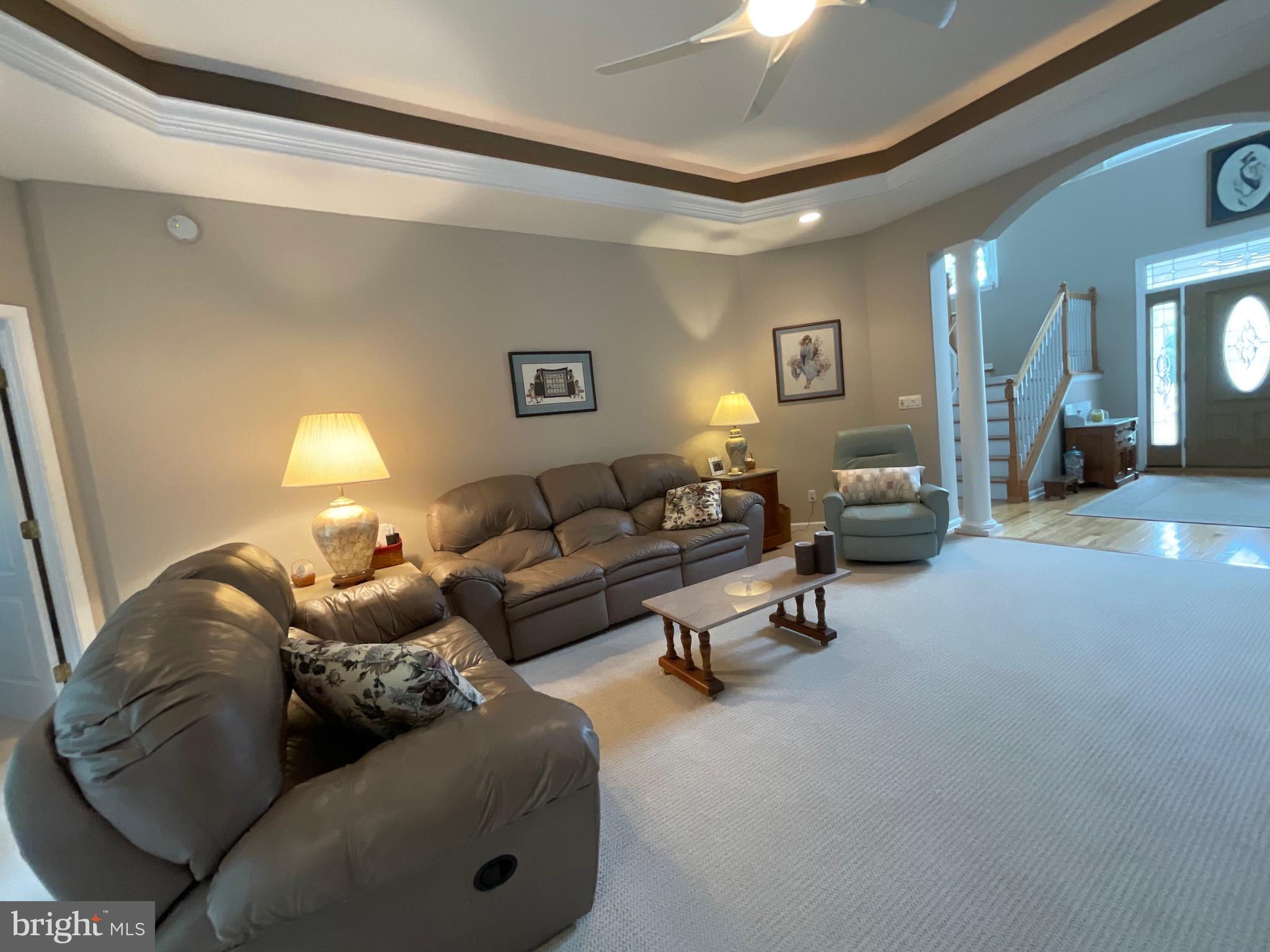 WHISPERING WOODS - Residential