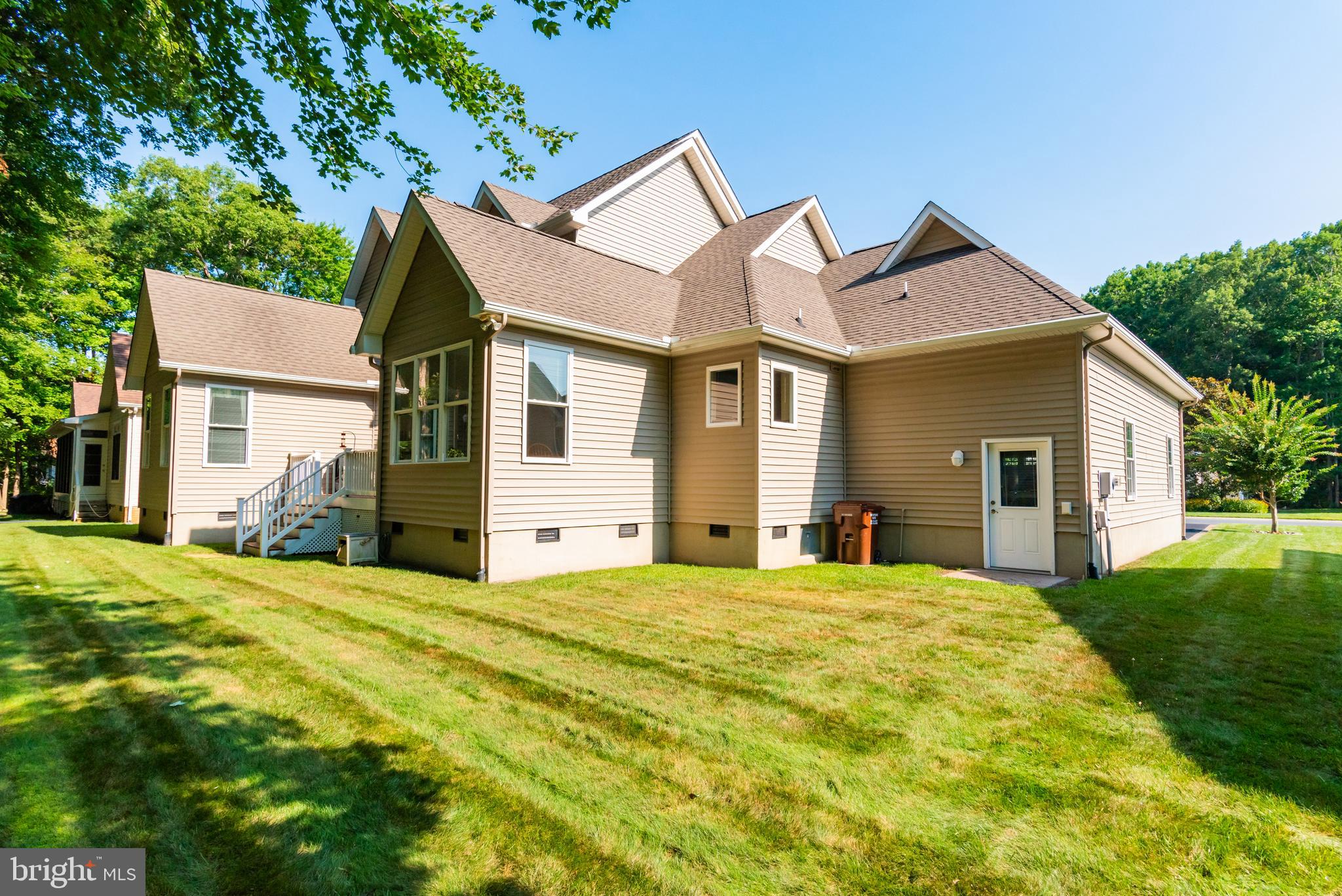 WHISPERING WOODS - Residential