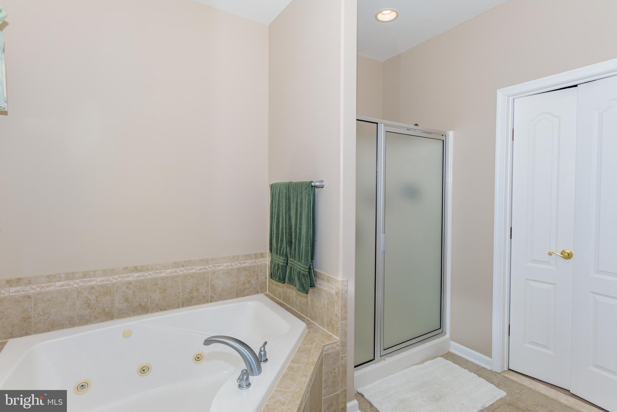 WHISPERING WOODS - Residential