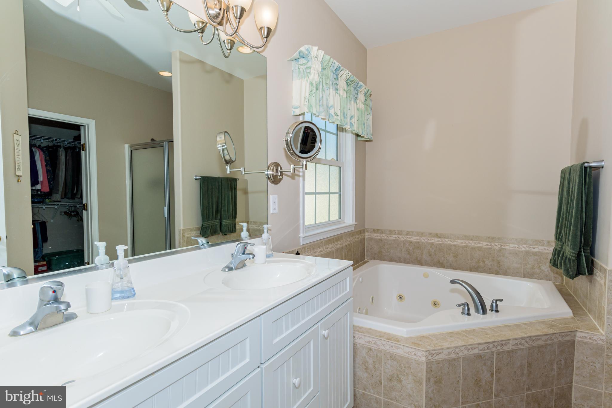 WHISPERING WOODS - Residential