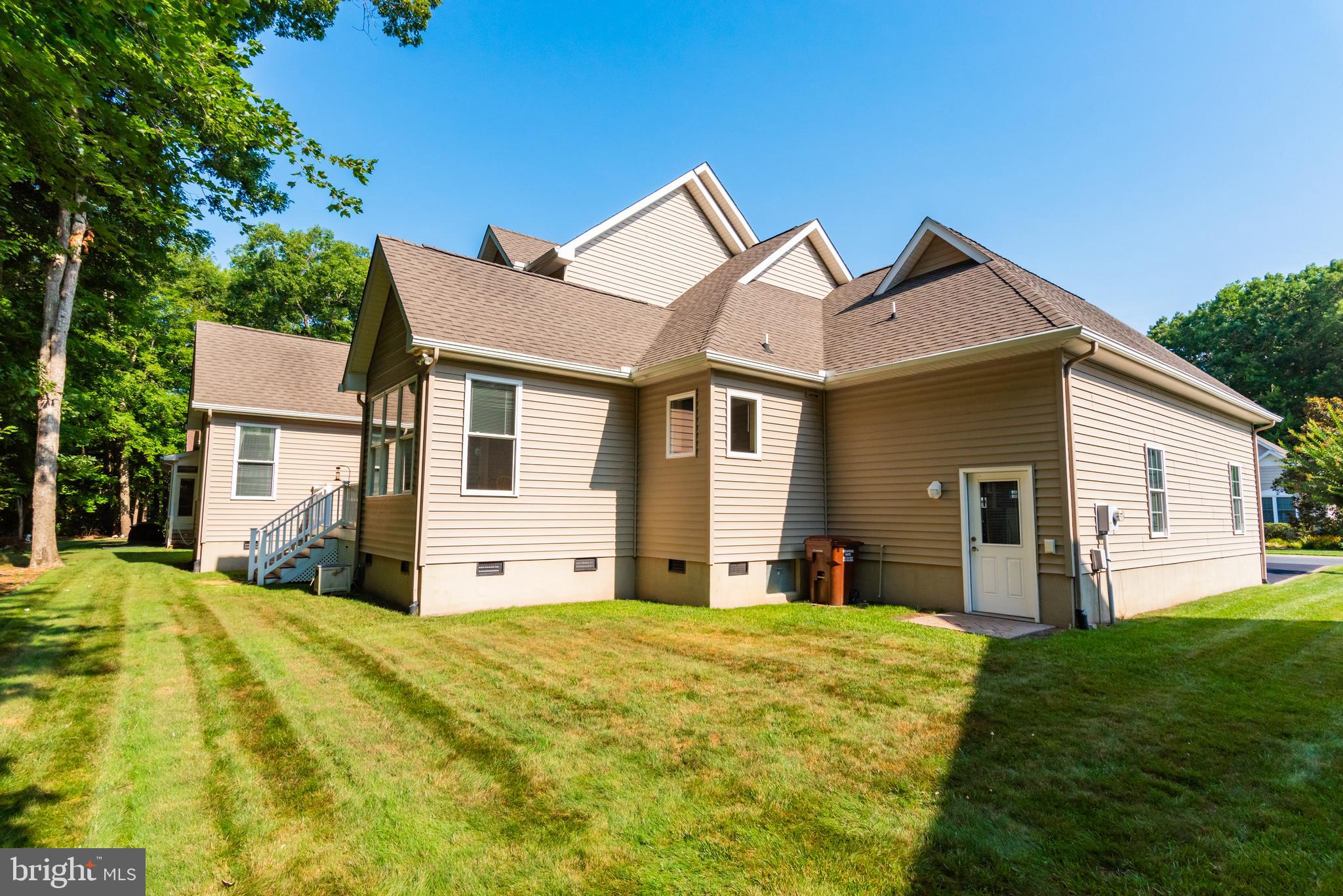 WHISPERING WOODS - Residential