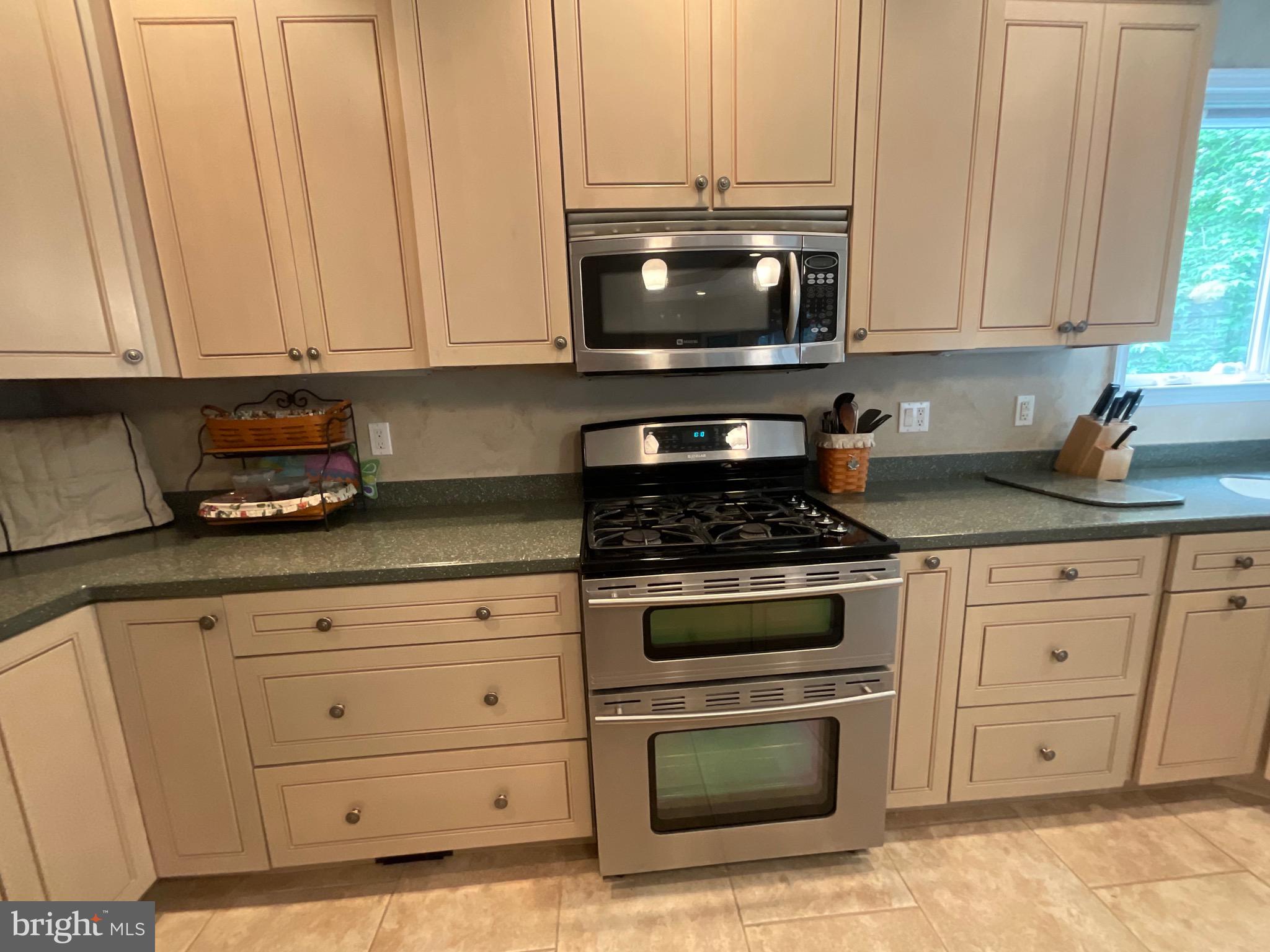 WHISPERING WOODS - Residential