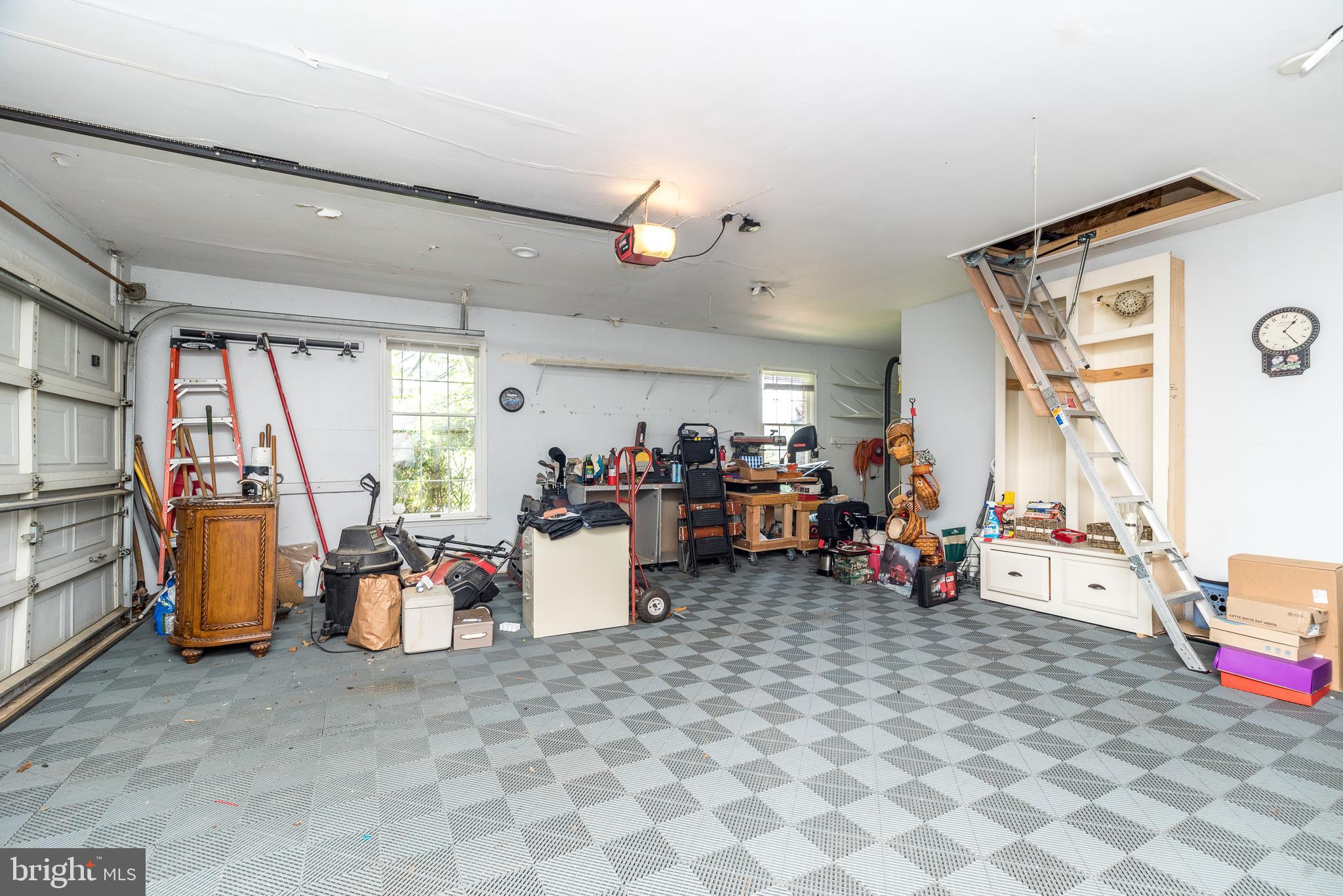 HUNT COUNTRY - Residential