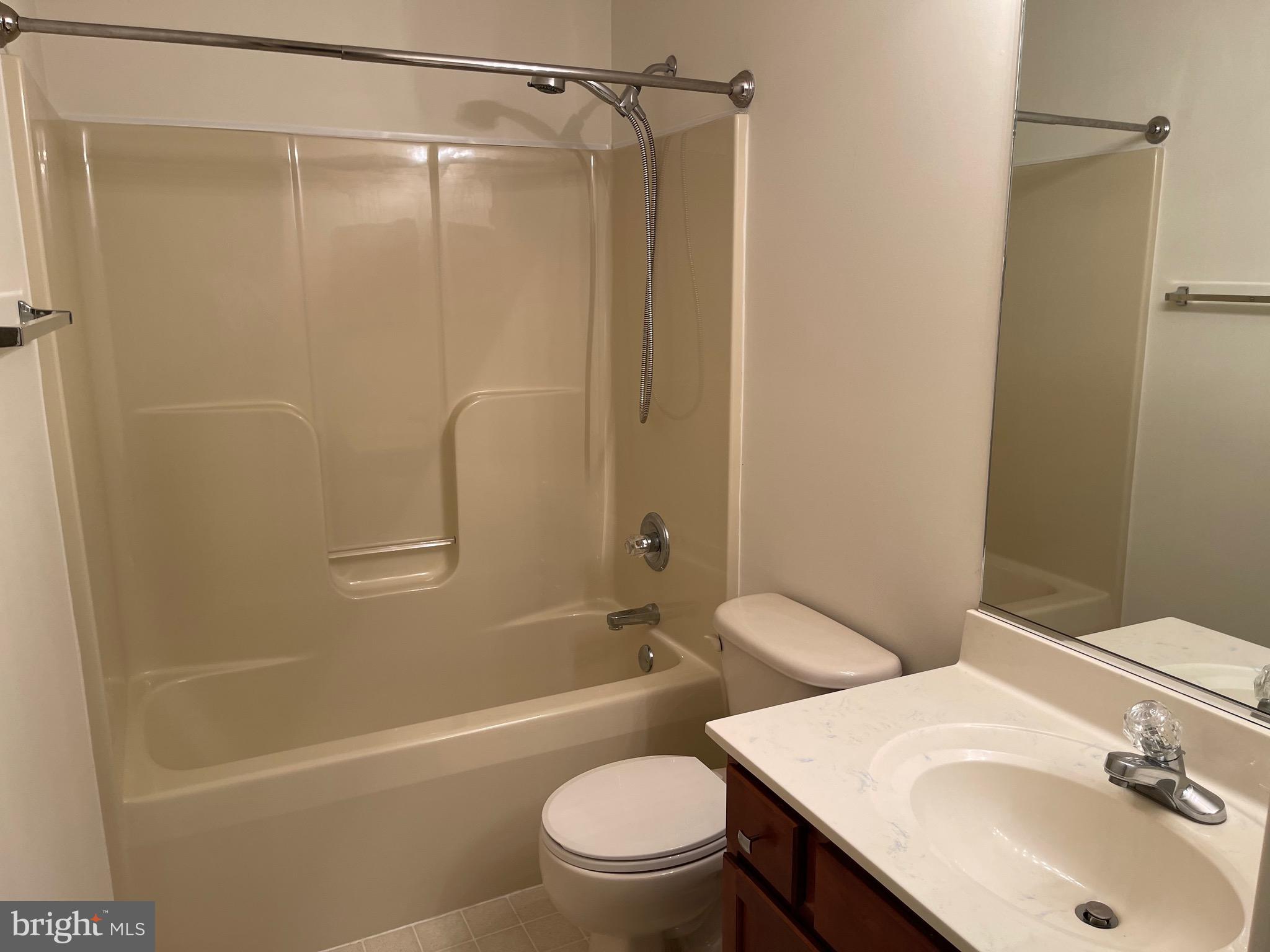 HAMPTON OAKS - Residential Lease