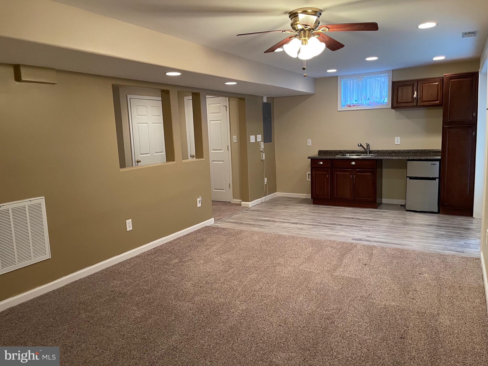 HAMPTON OAKS - Residential Lease