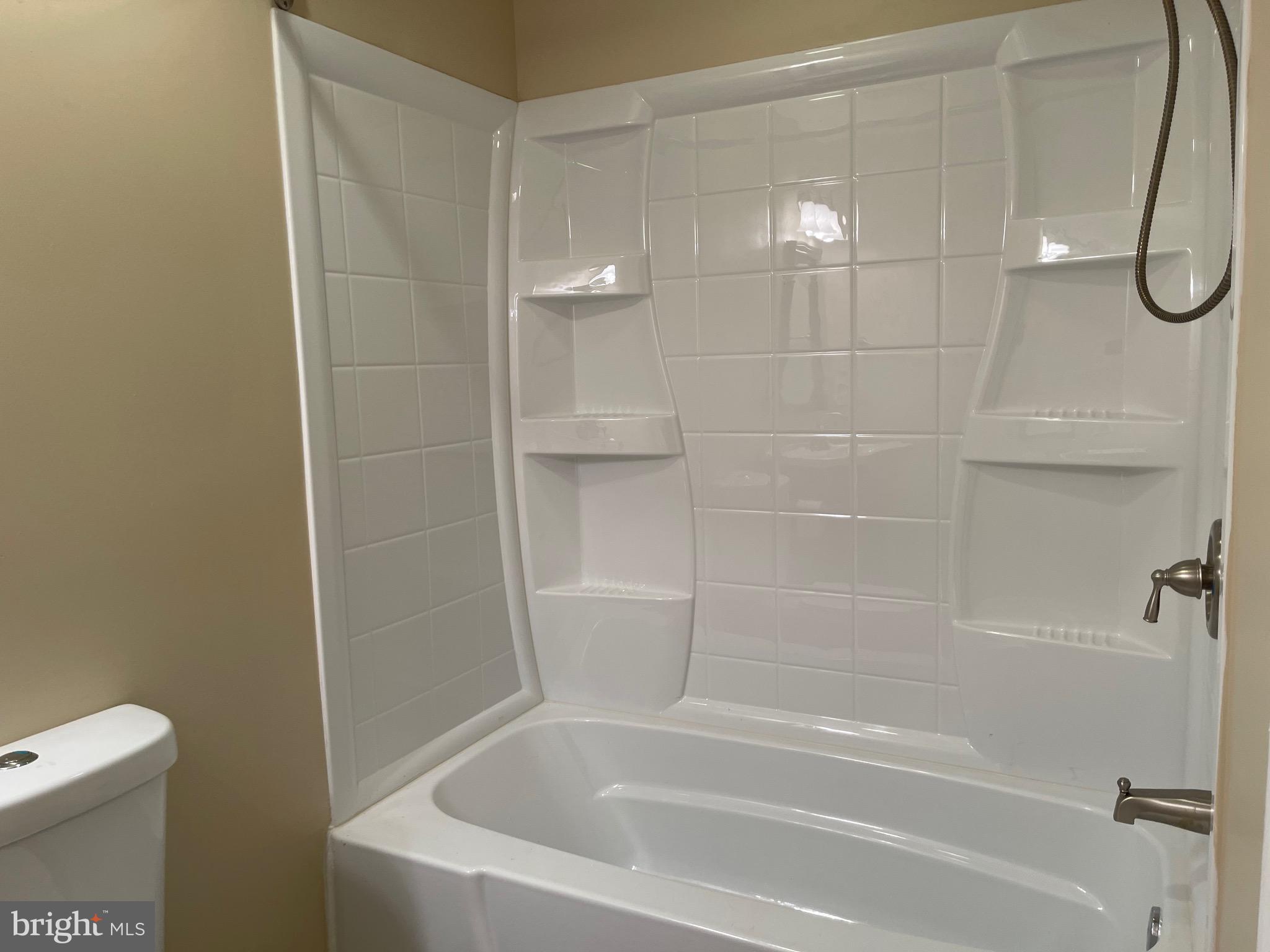 HAMPTON OAKS - Residential Lease