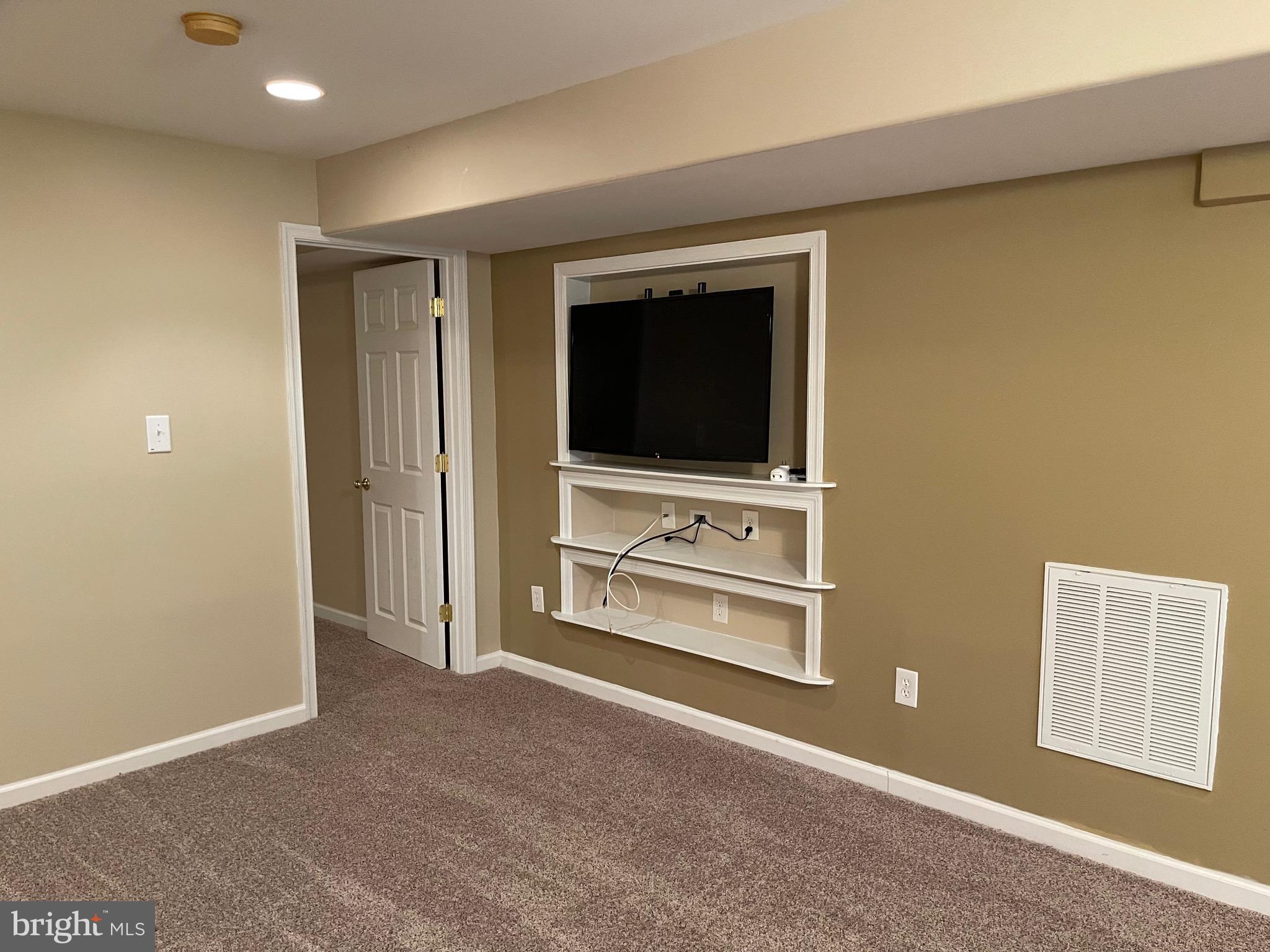 HAMPTON OAKS - Residential Lease