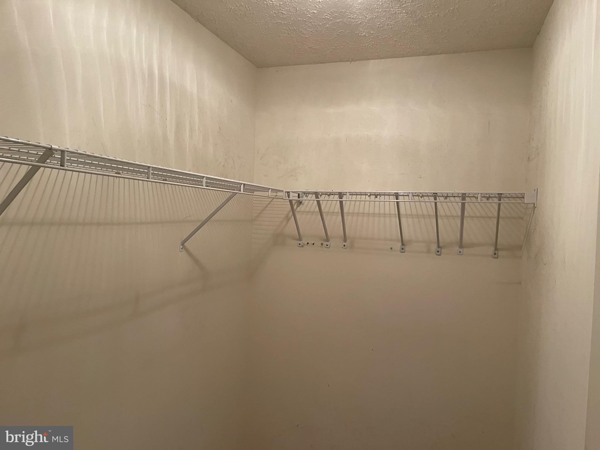 HAMPTON OAKS - Residential Lease