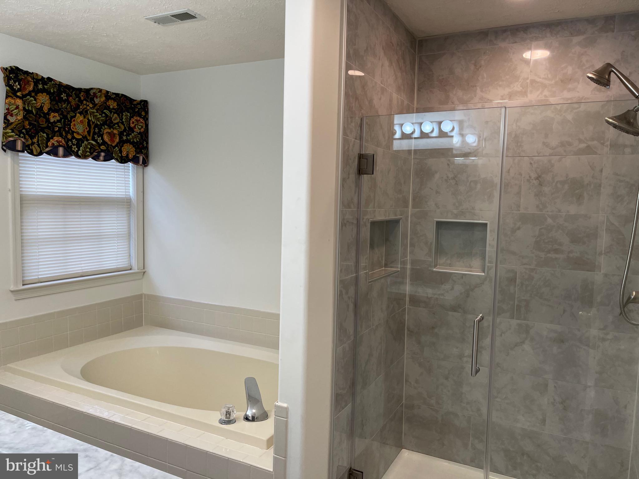 HAMPTON OAKS - Residential Lease