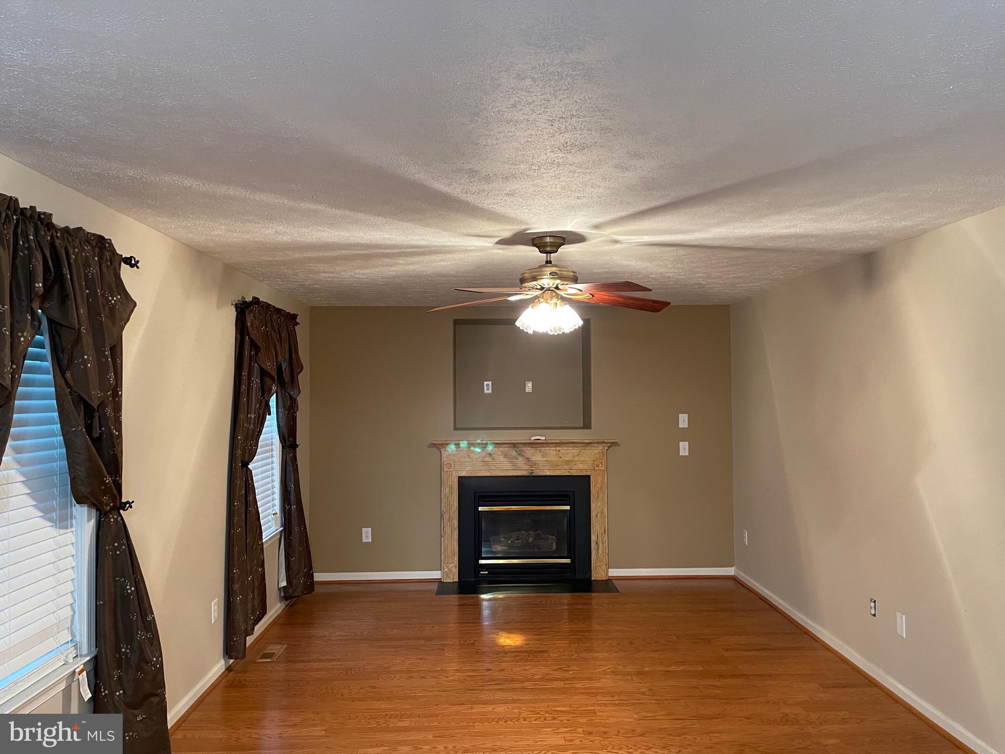 HAMPTON OAKS - Residential Lease