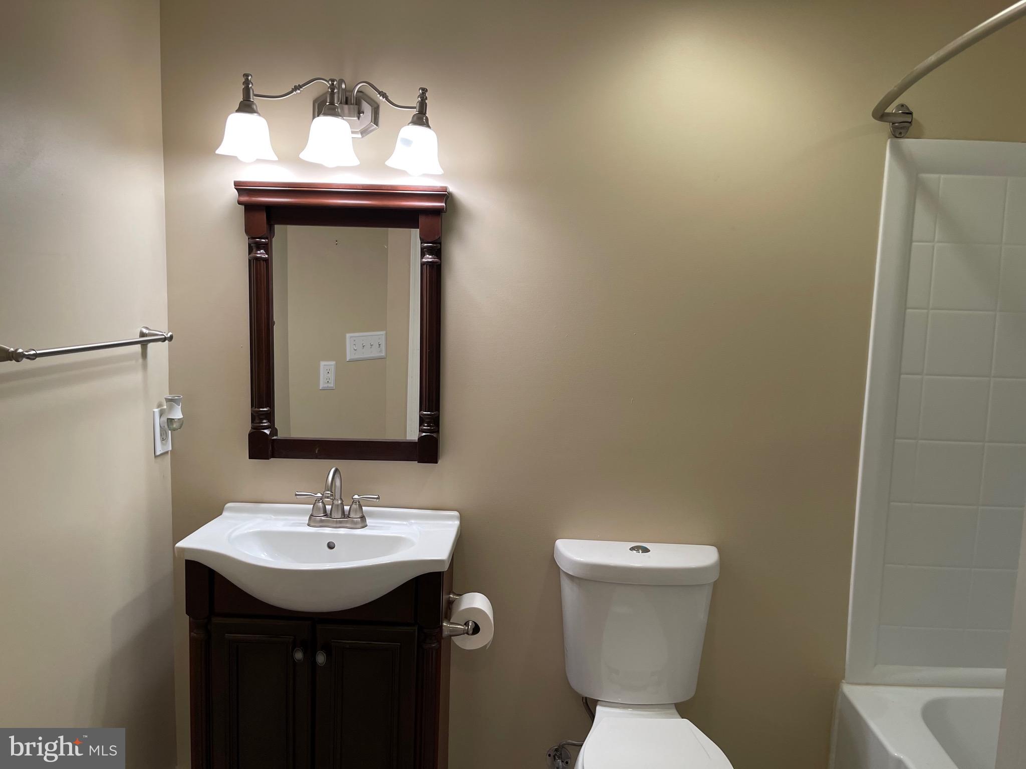 HAMPTON OAKS - Residential Lease