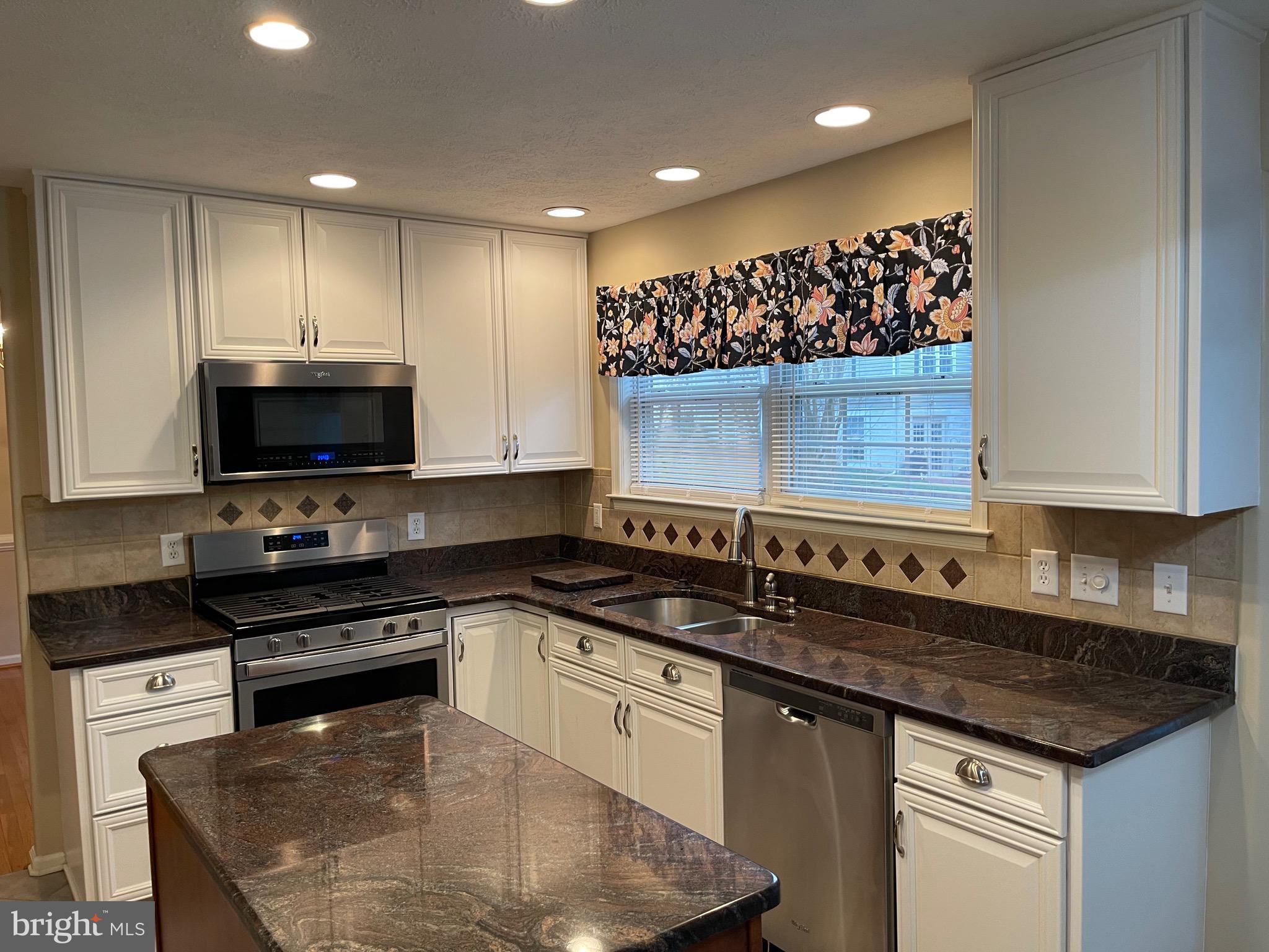 HAMPTON OAKS - Residential Lease