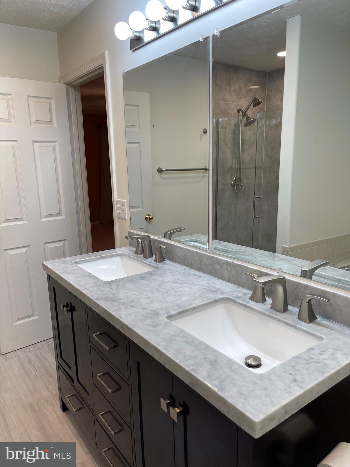 HAMPTON OAKS - Residential Lease