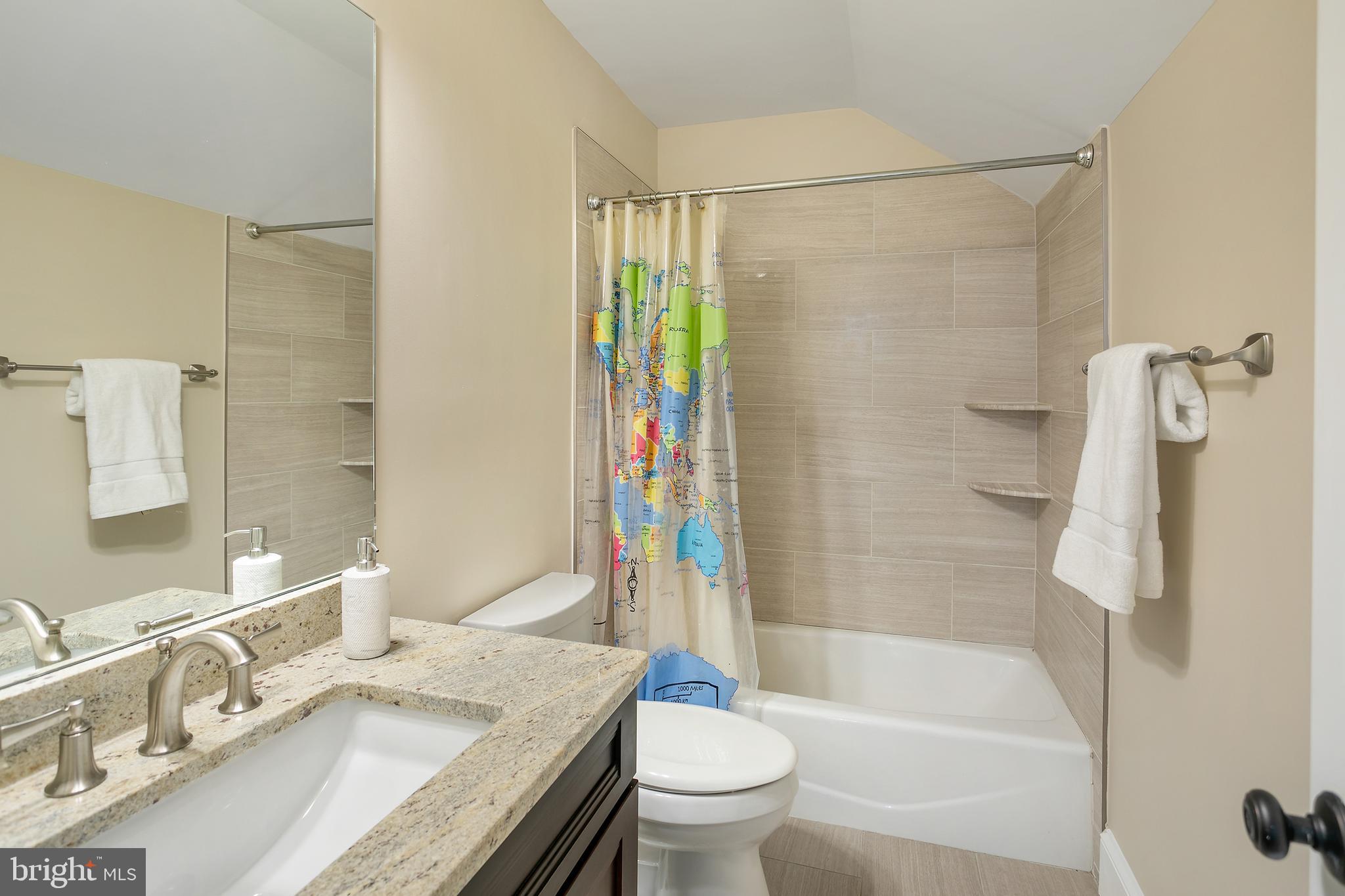 COUNTRY CLUB MANOR - Residential