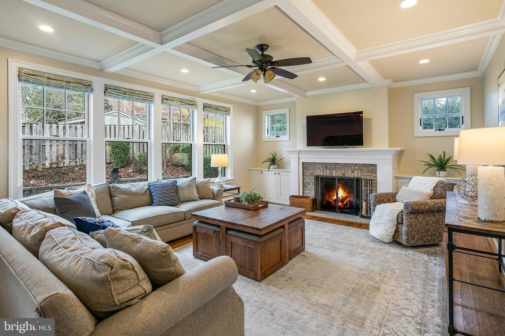 COUNTRY CLUB MANOR - Residential