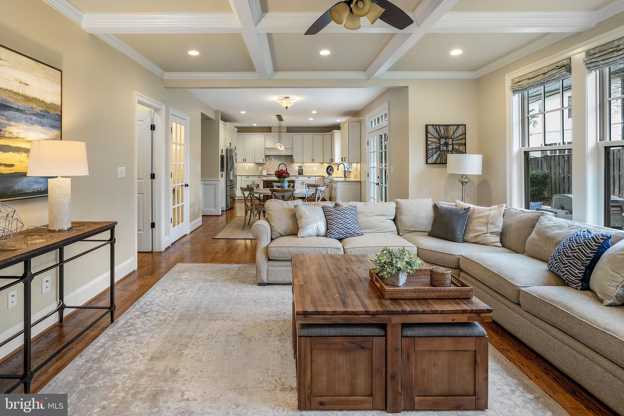 COUNTRY CLUB MANOR - Residential