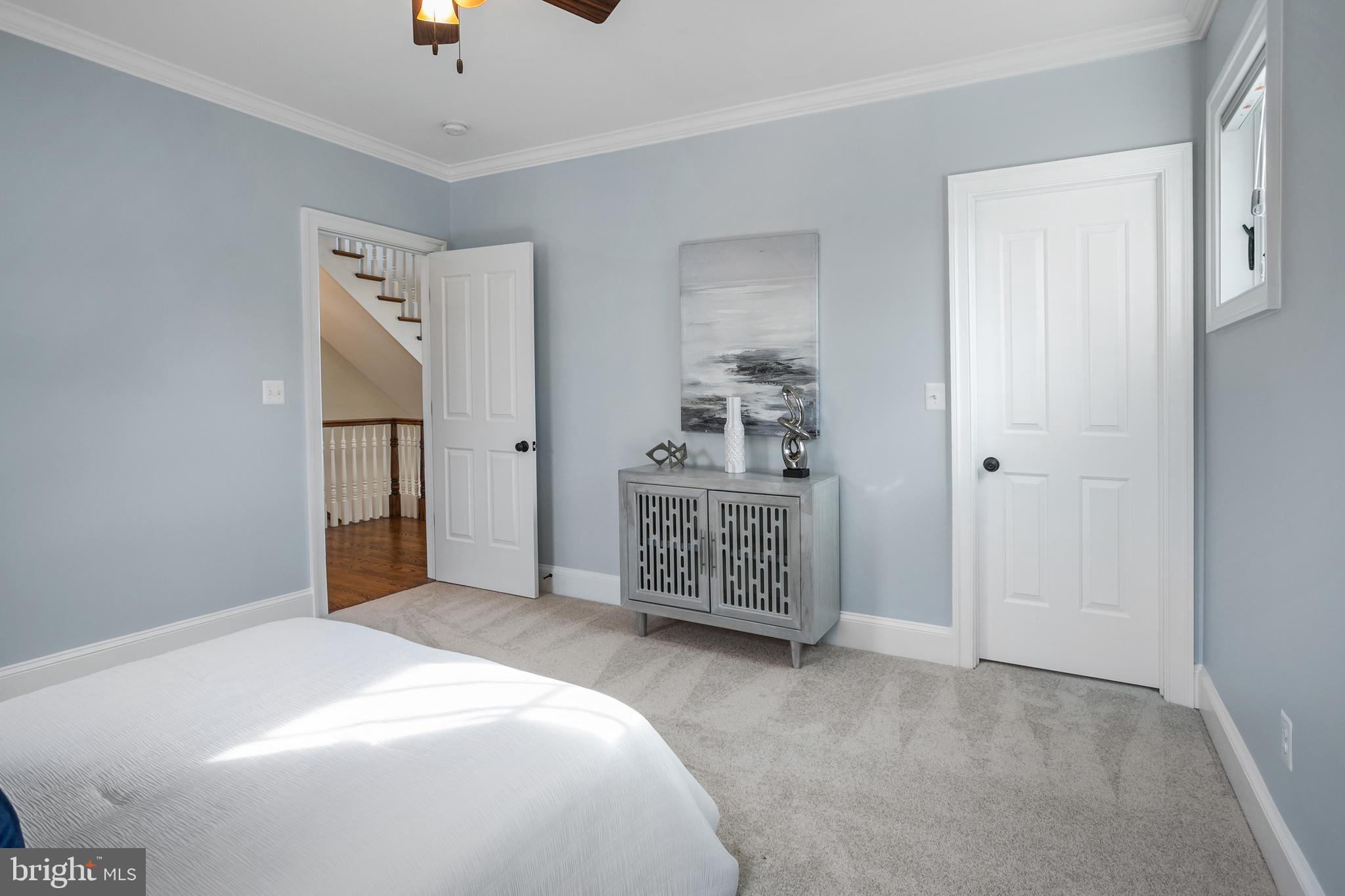 COUNTRY CLUB MANOR - Residential