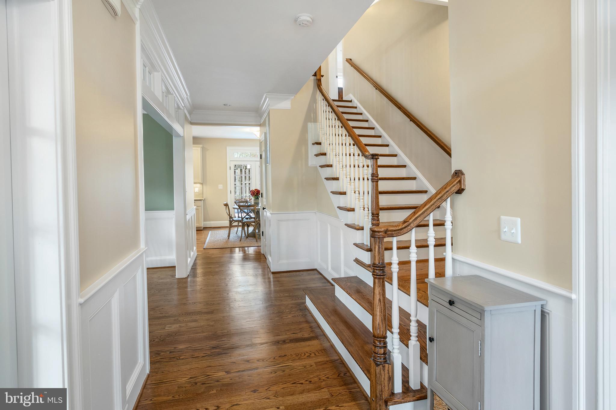 COUNTRY CLUB MANOR - Residential