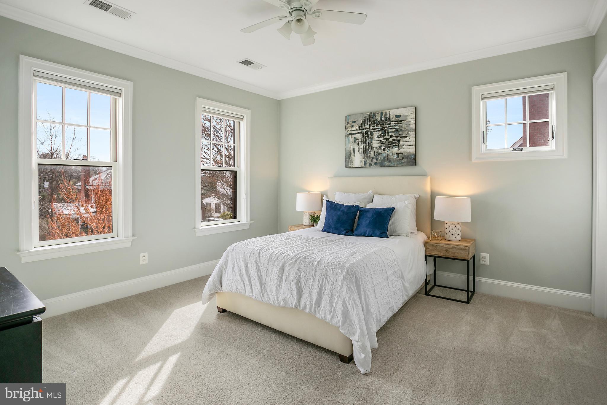 COUNTRY CLUB MANOR - Residential