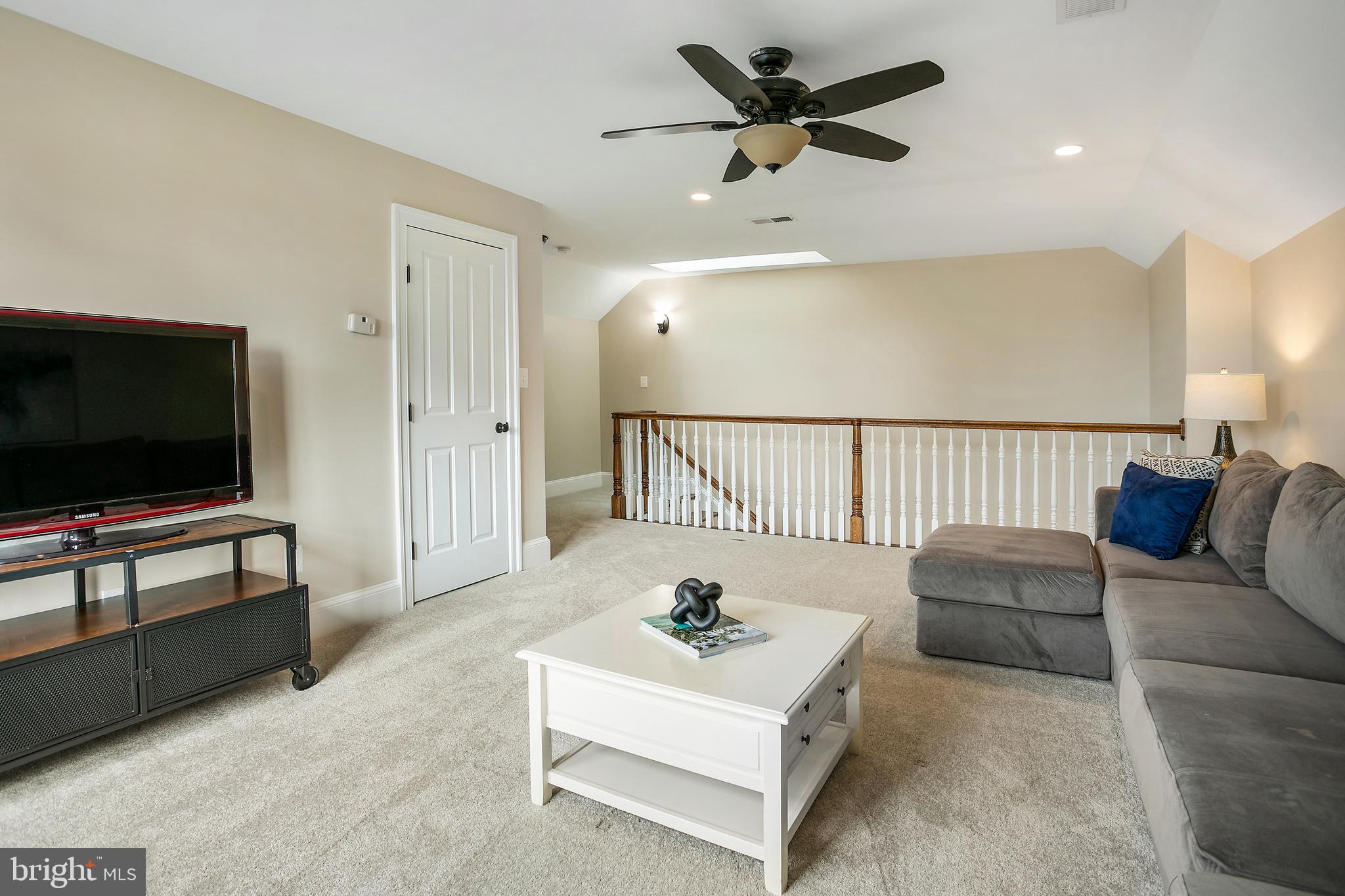 COUNTRY CLUB MANOR - Residential