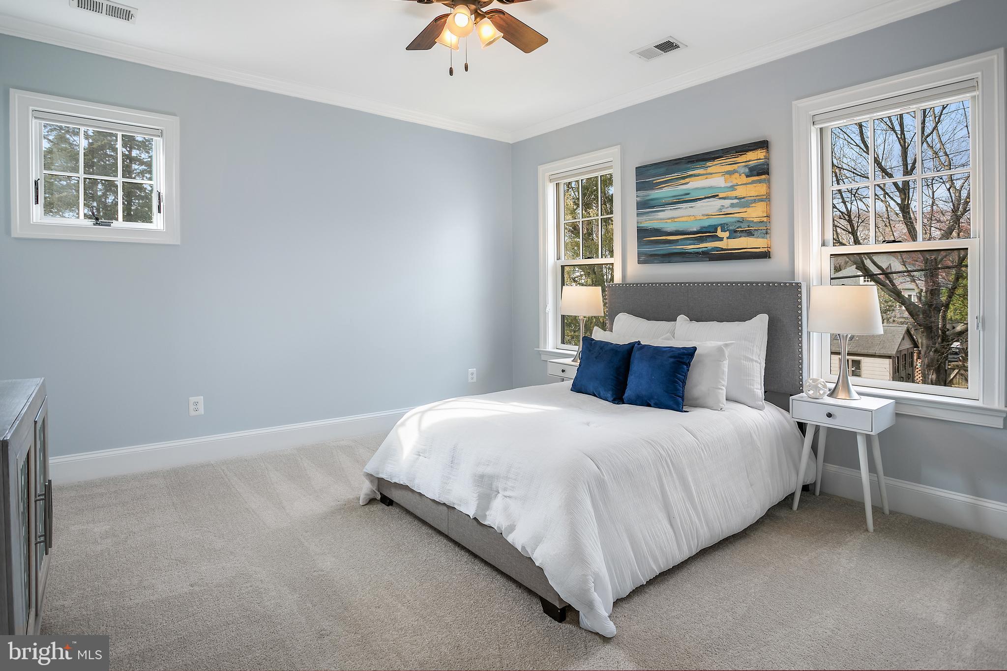 COUNTRY CLUB MANOR - Residential