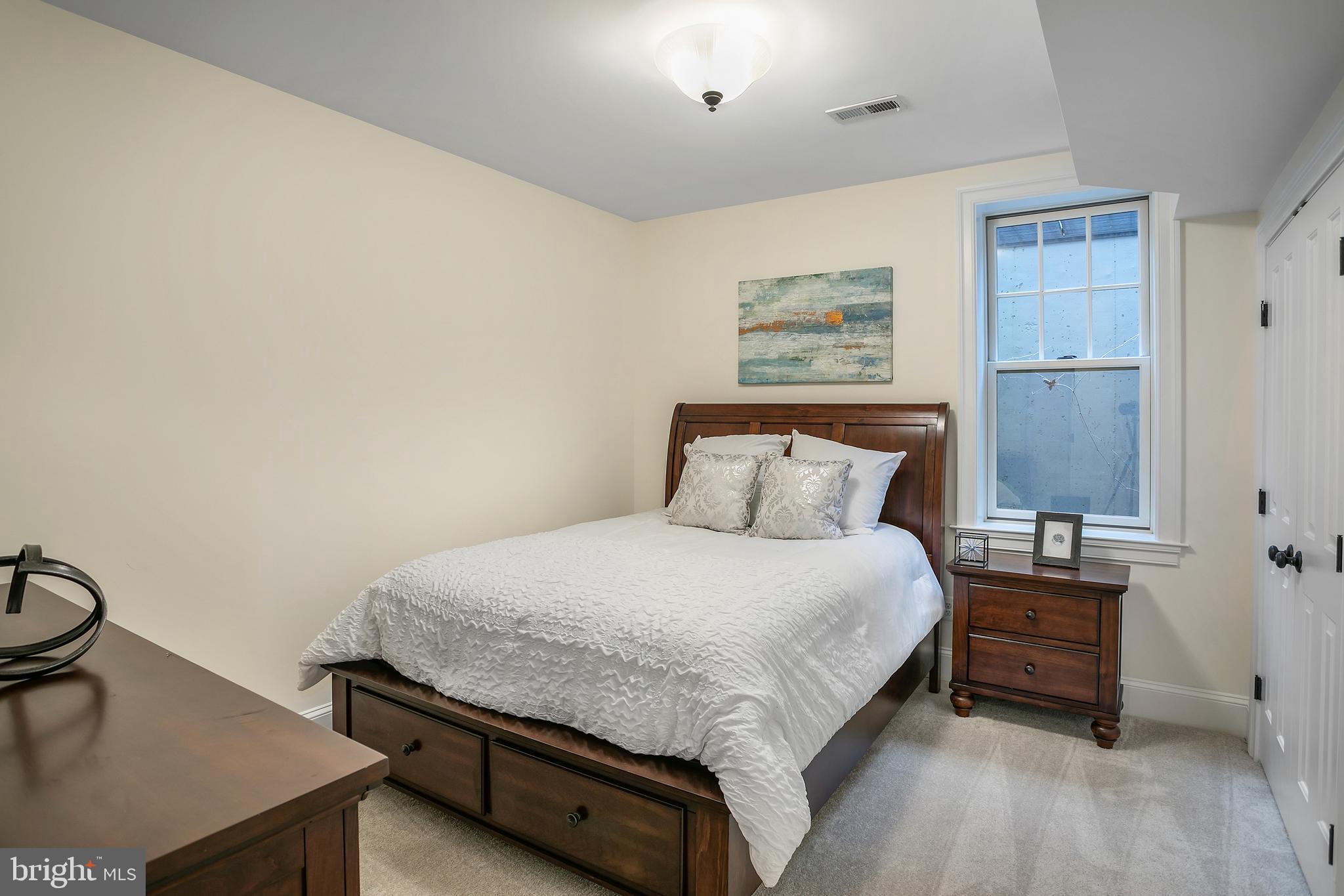 COUNTRY CLUB MANOR - Residential