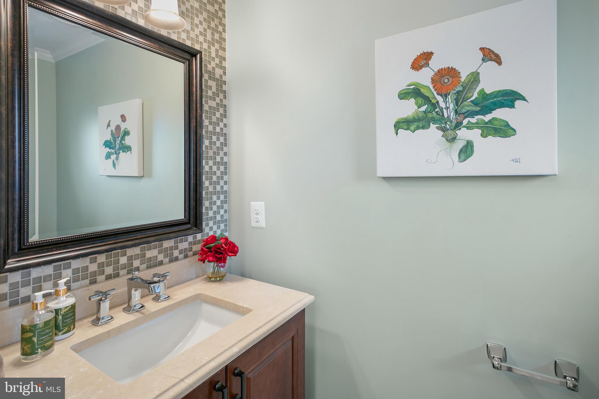 COUNTRY CLUB MANOR - Residential