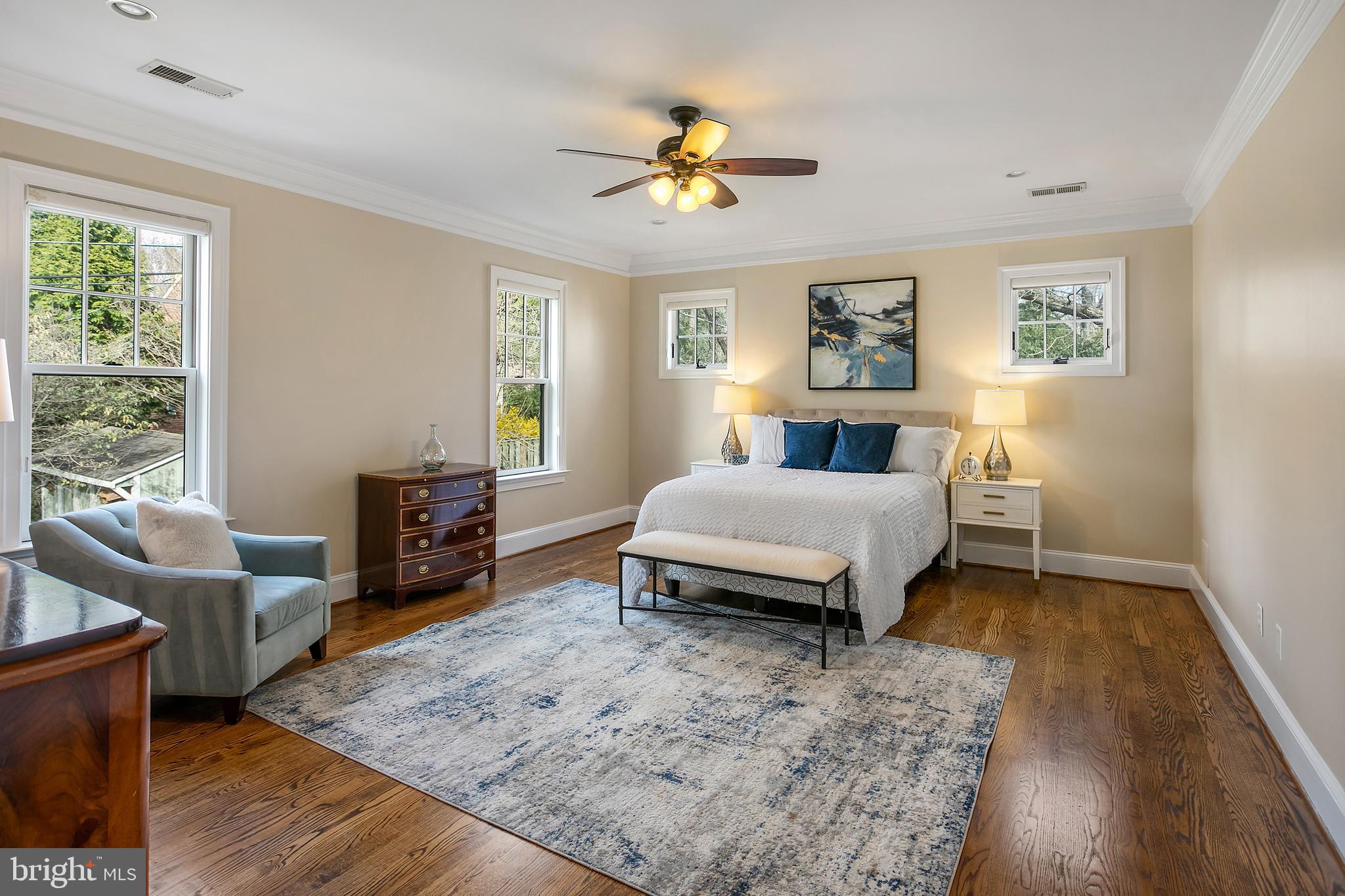 COUNTRY CLUB MANOR - Residential