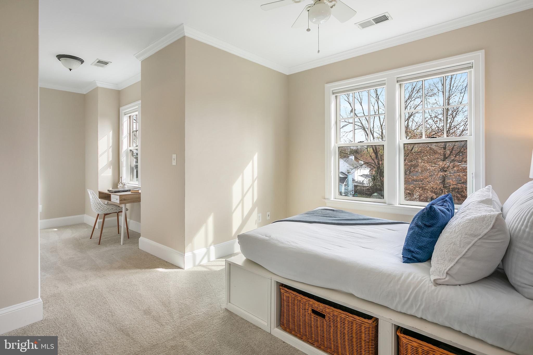 COUNTRY CLUB MANOR - Residential