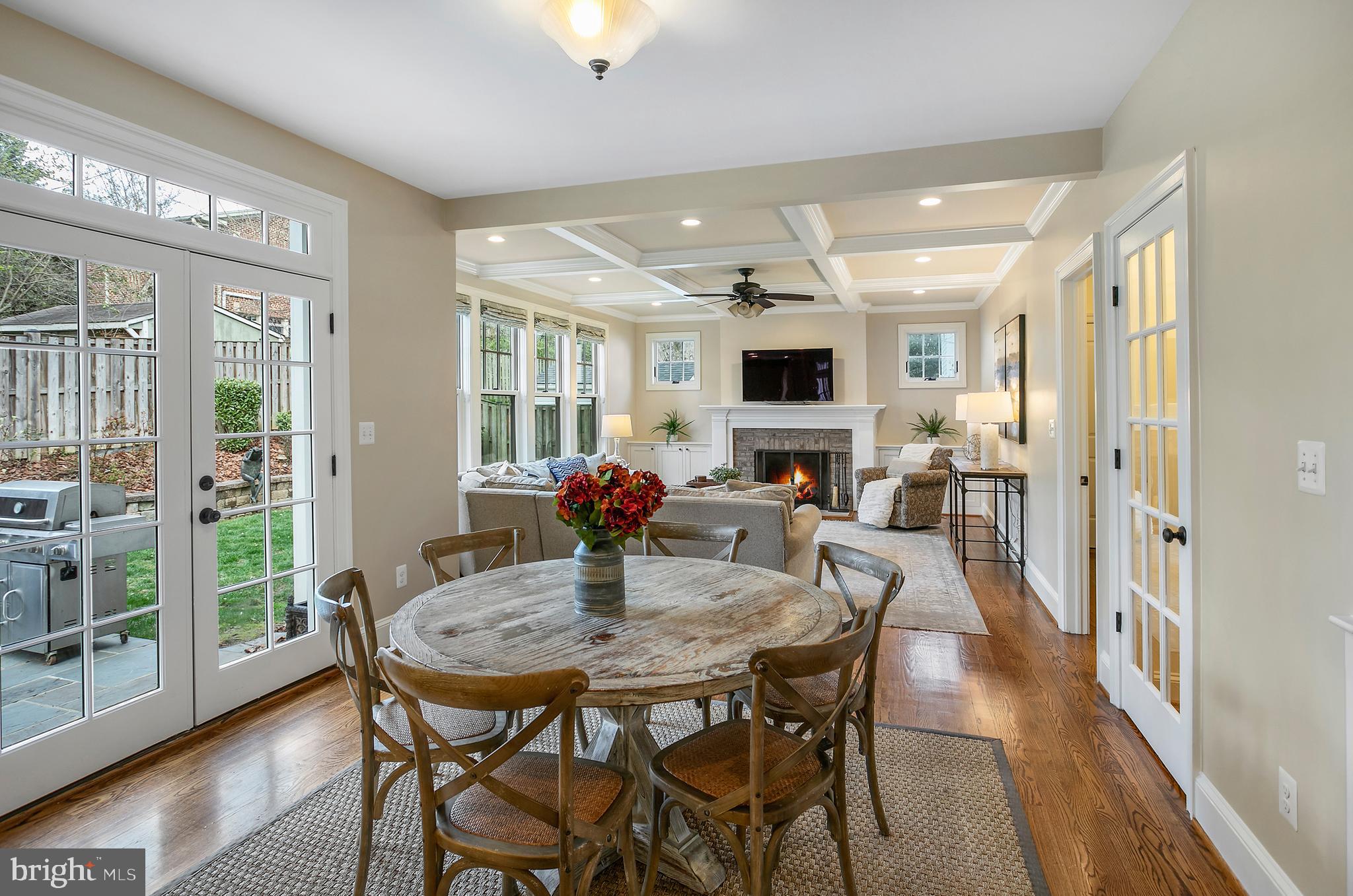 COUNTRY CLUB MANOR - Residential