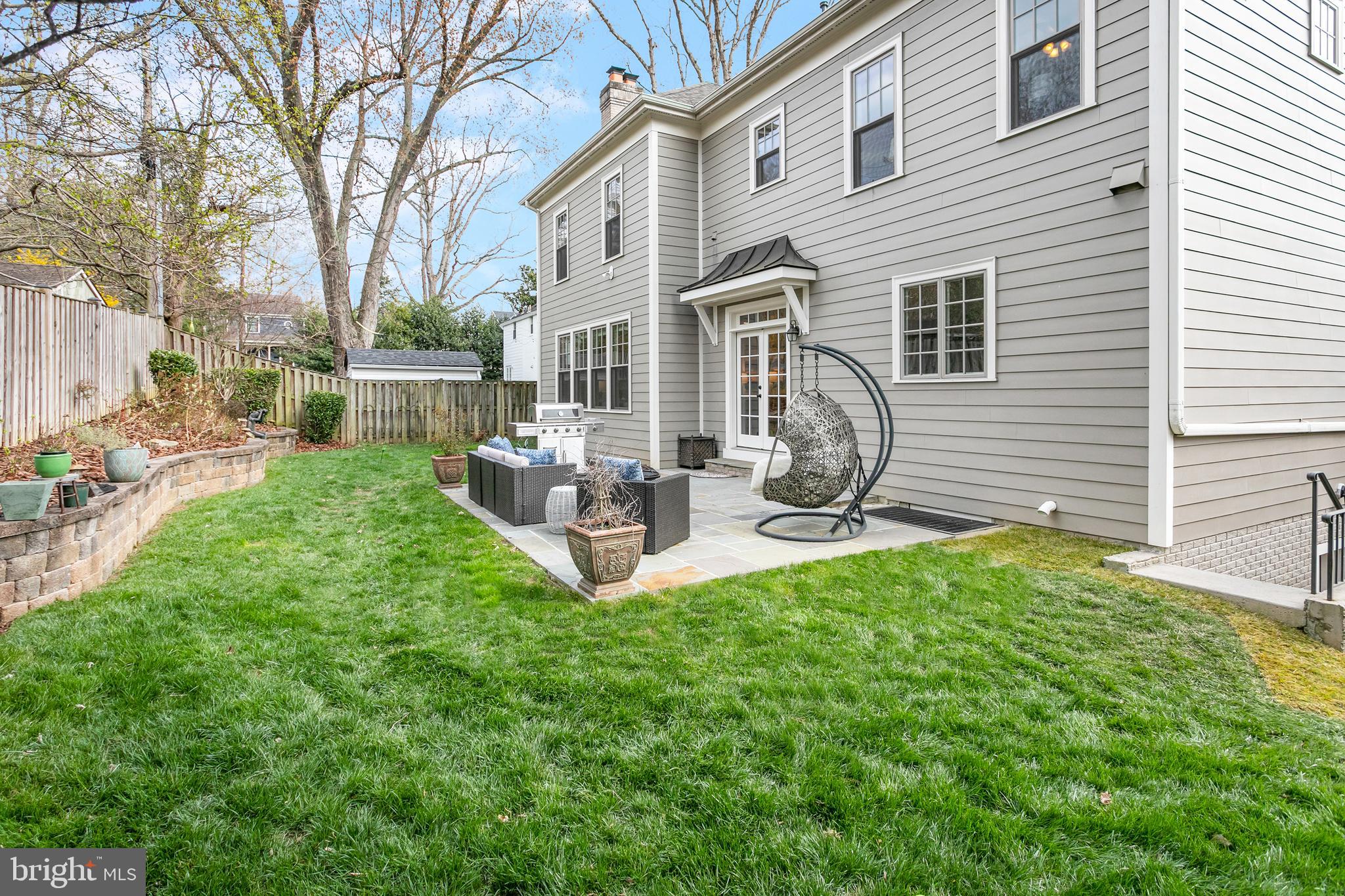 COUNTRY CLUB MANOR - Residential