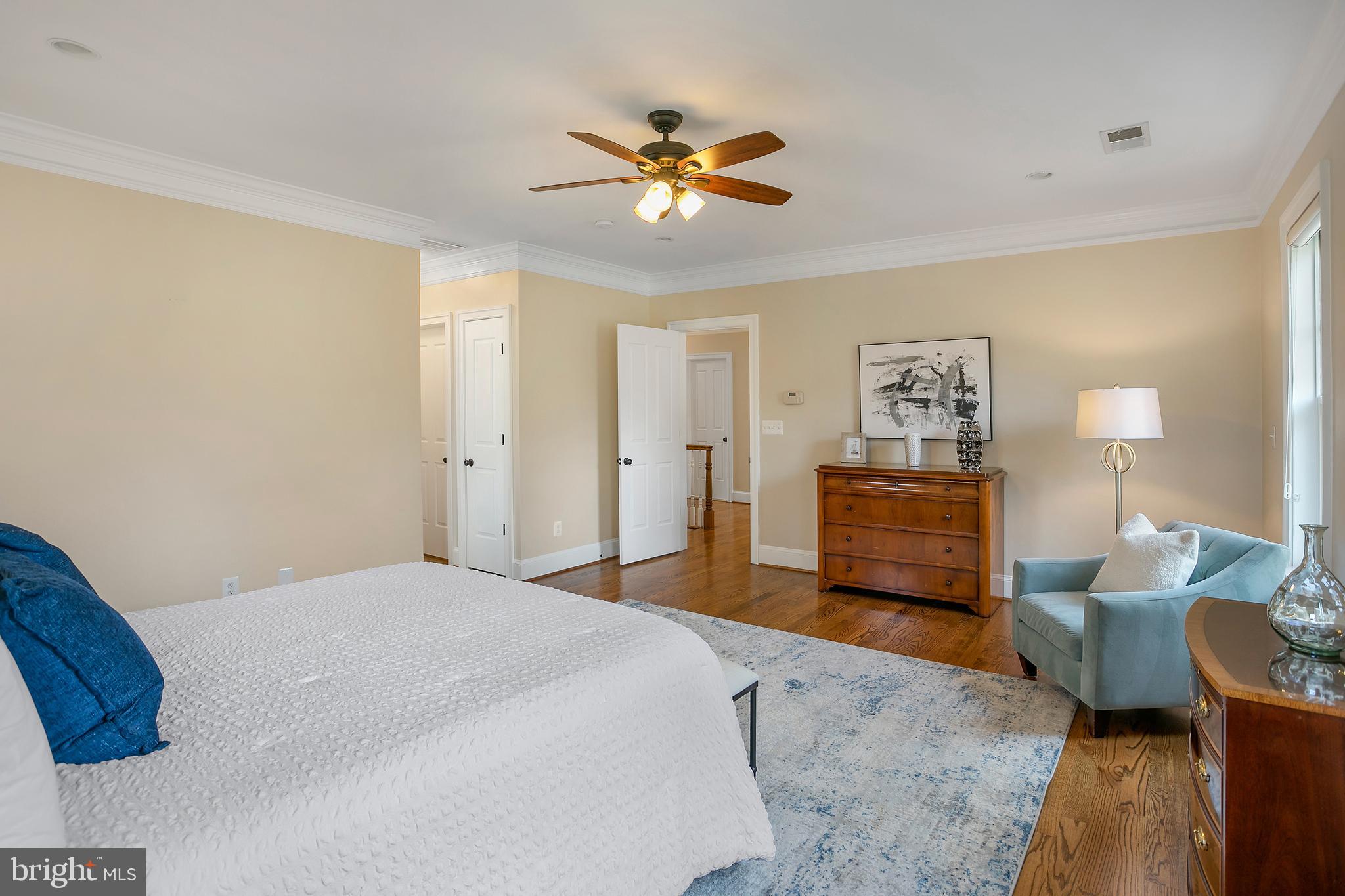 COUNTRY CLUB MANOR - Residential