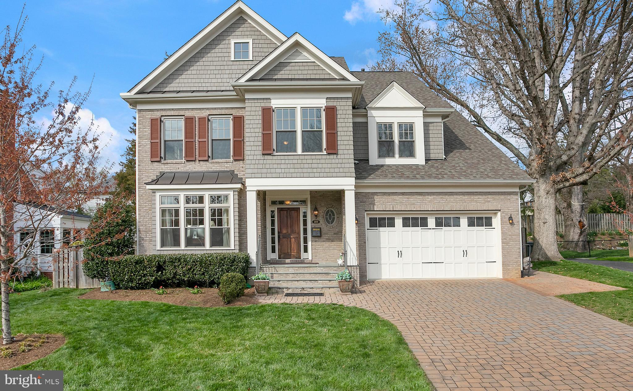 COUNTRY CLUB MANOR - Residential