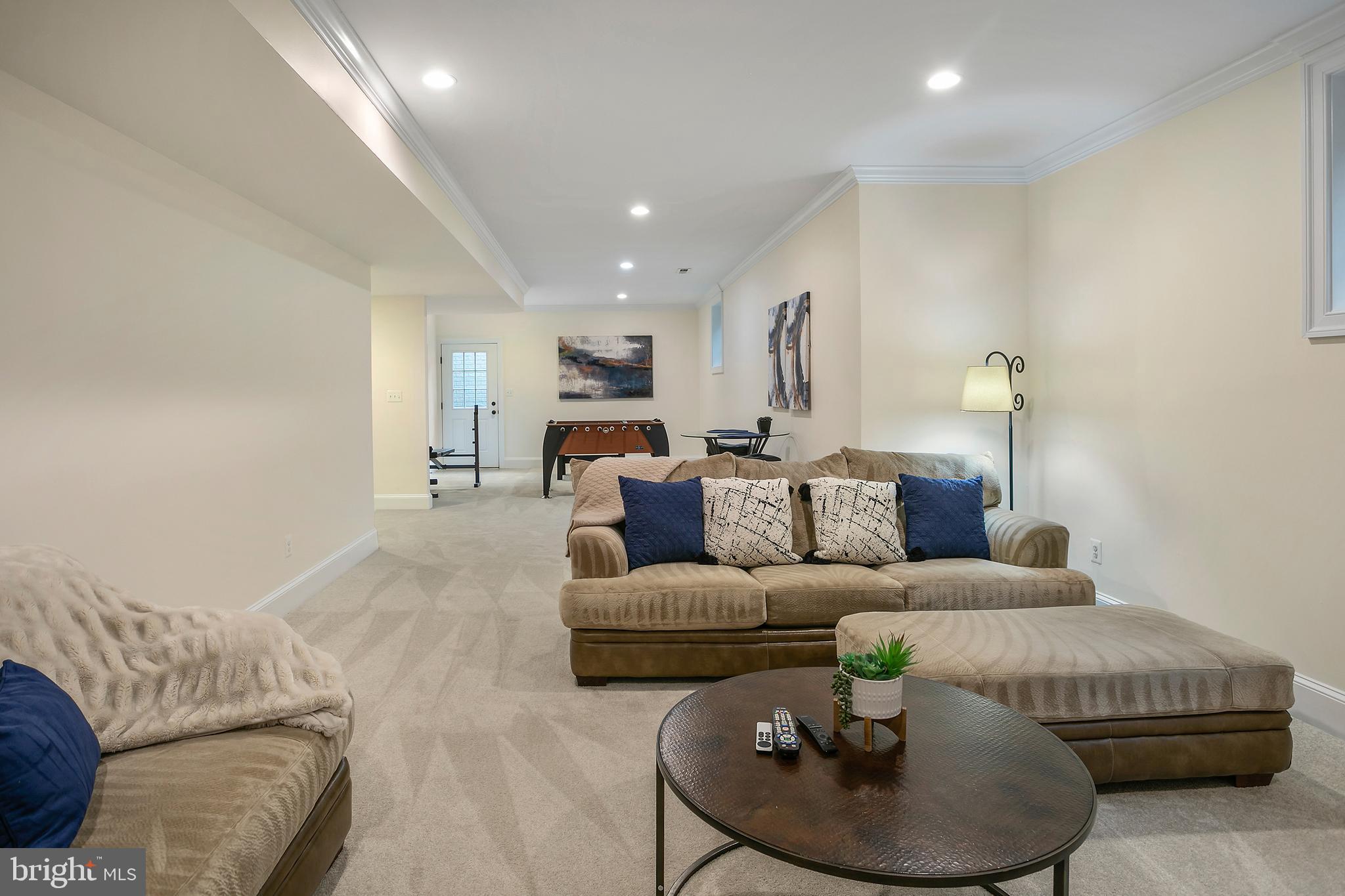 COUNTRY CLUB MANOR - Residential