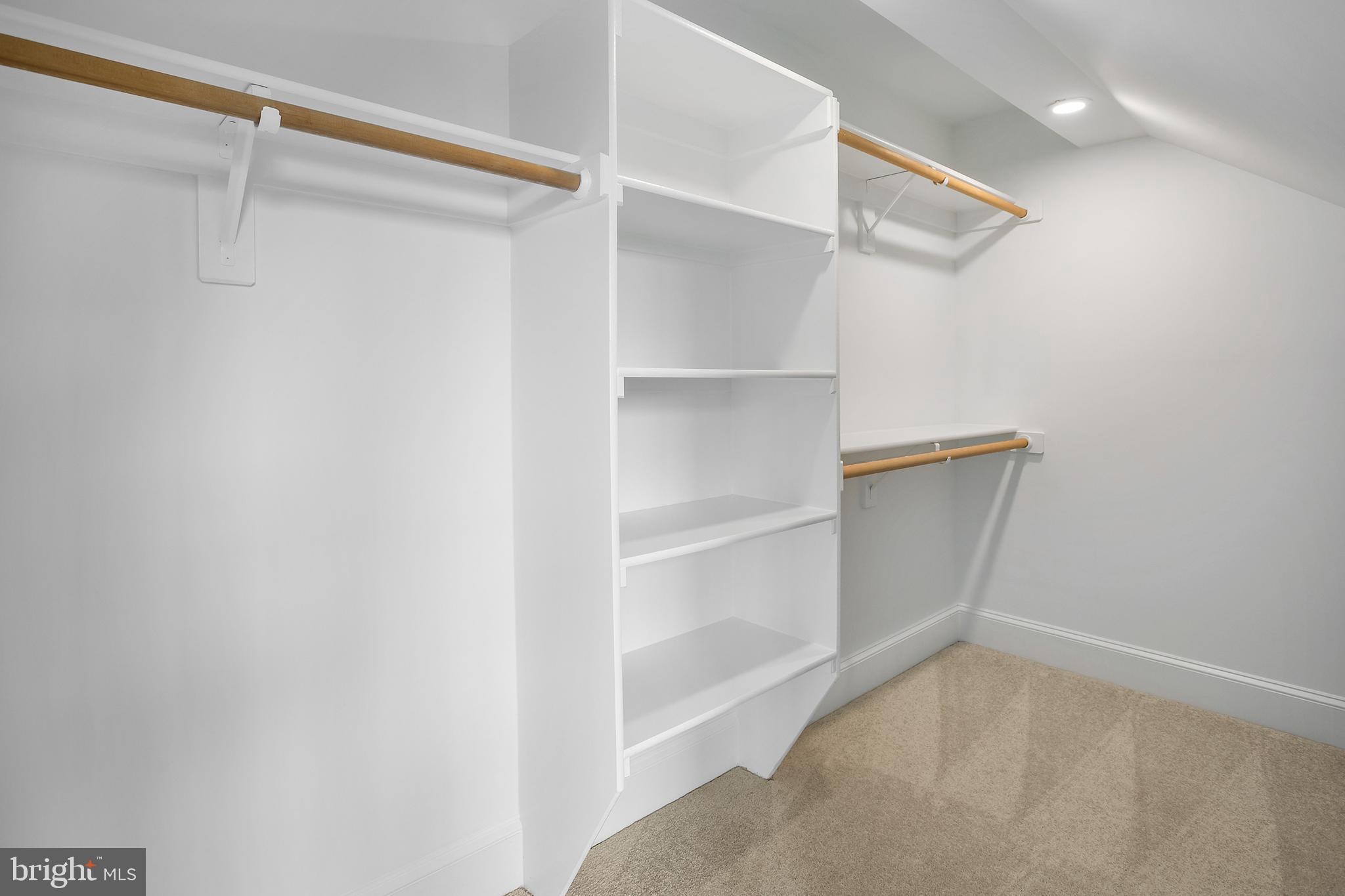 COUNTRY CLUB MANOR - Residential