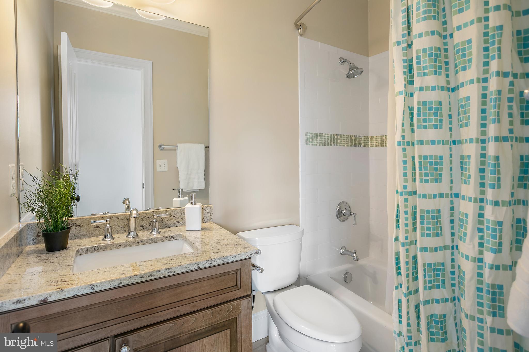 COUNTRY CLUB MANOR - Residential