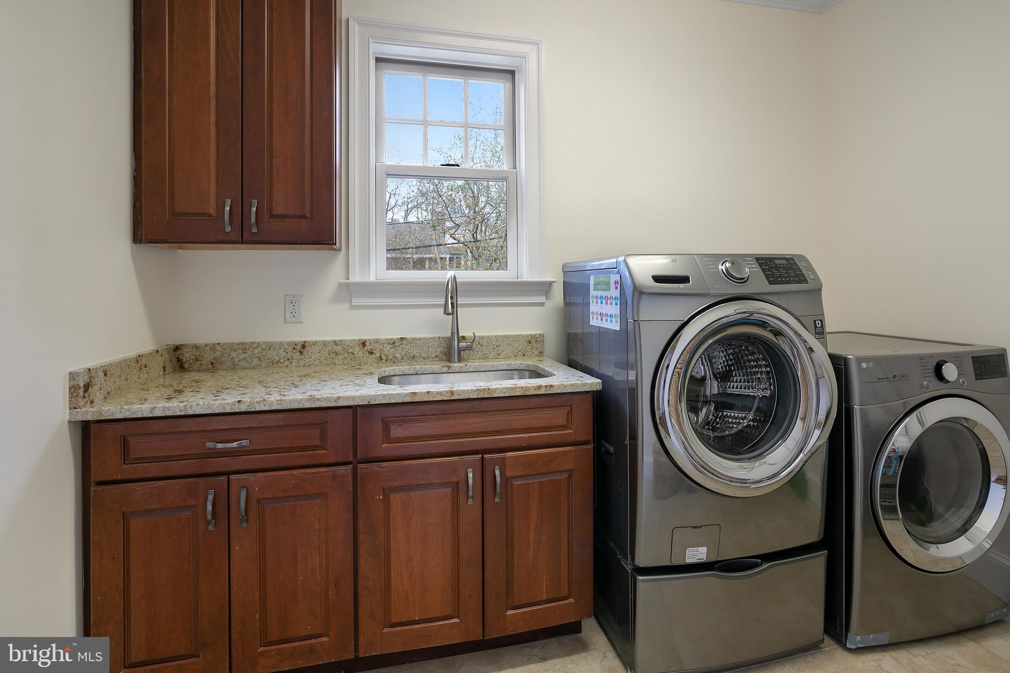 COUNTRY CLUB MANOR - Residential