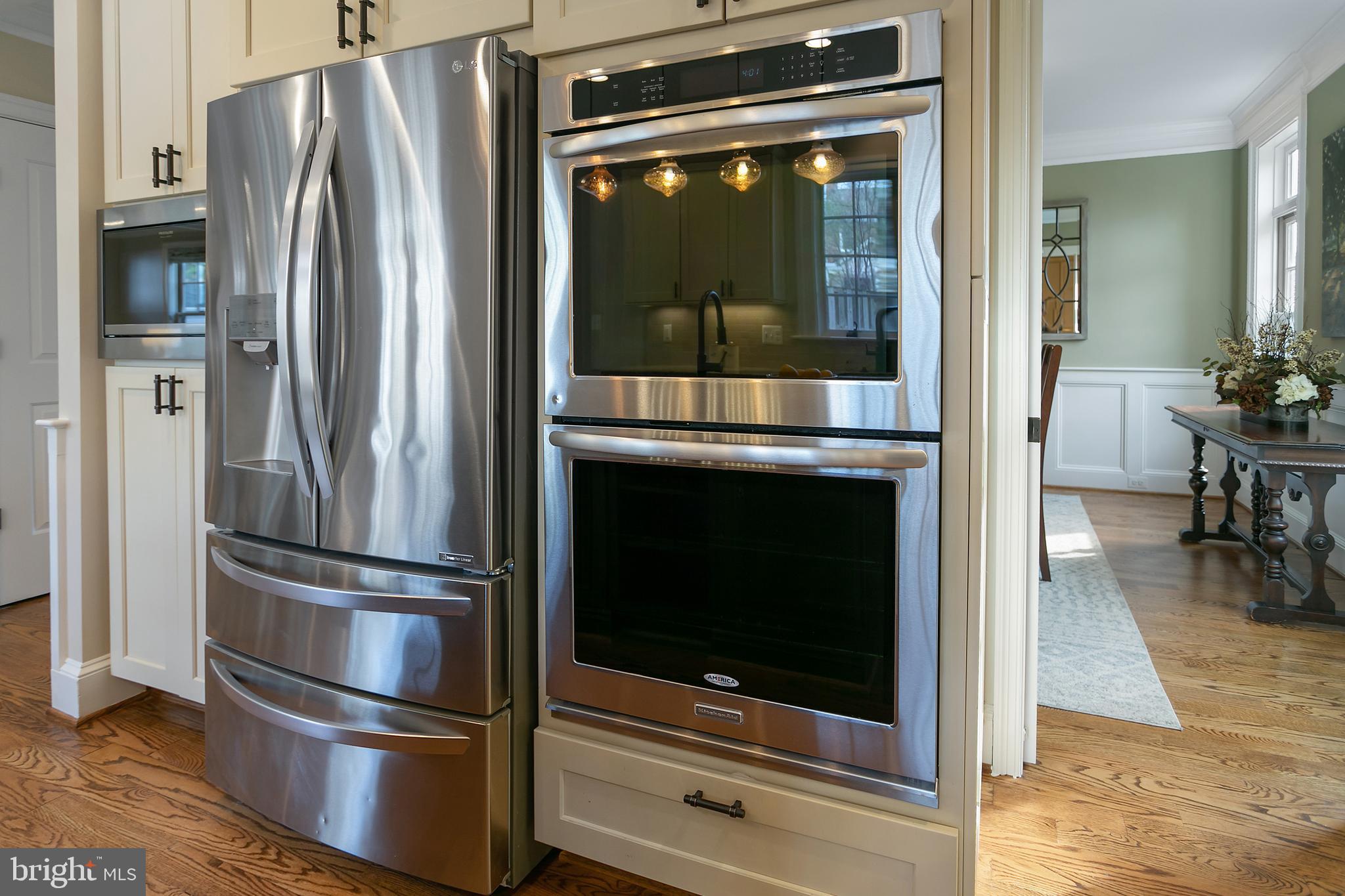 COUNTRY CLUB MANOR - Residential